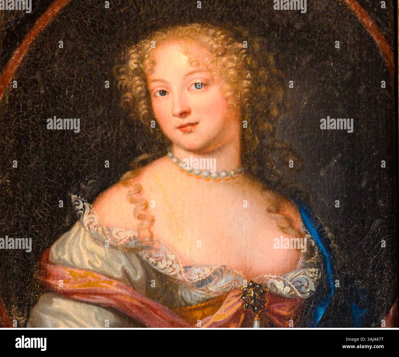 Ce portrait du XVIIe siècle d’une dame du Château de Bazoches, peint par un artiste non identifié, illustre la mode noble et les styles de portrait de l’époque, reflétant les tendances artistiques de l’aristocratie française. Banque D'Images