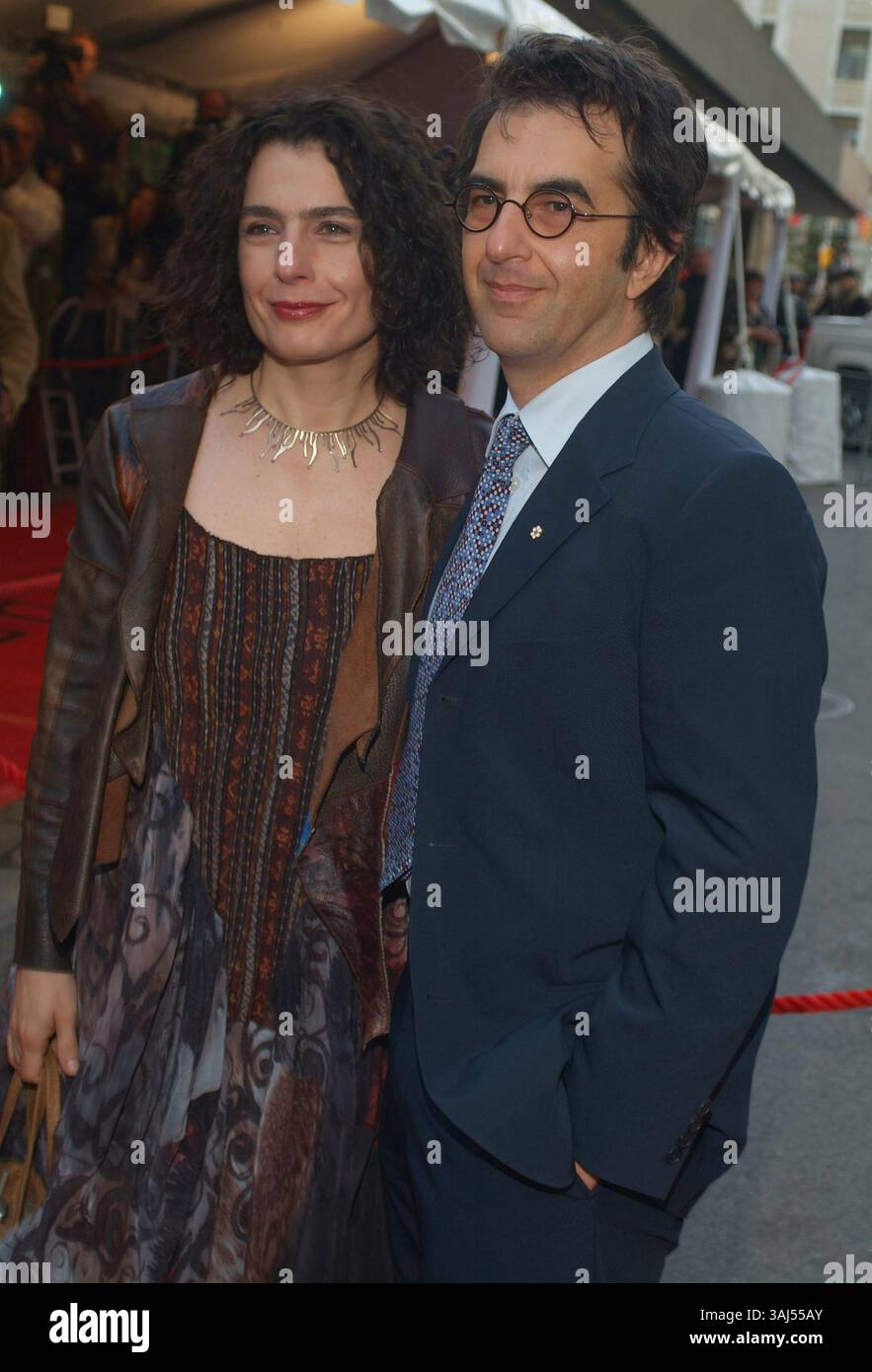 19 février 2005 - Toronto, ON, É.-U. - 11 septembre 2006 - Toronto, Ontario, Canada - Atom Egoyan et son épouse Arsinee Khanjian. Première de 'Away from Her' lors du Festival international du film de Toronto de 2006 au Roy Thomson Hall. Crédit photo : Brent Perniac/AdMedia (crédit image : © Brent Perniac/AdMedia via ZUMA Wire) Banque D'Images