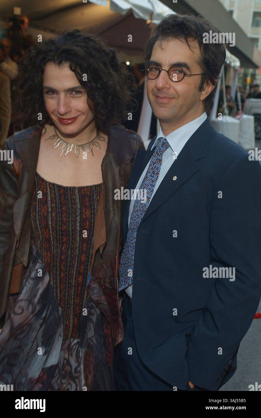 19 février 2005 - Toronto, ON, É.-U. - 11 septembre 2006 - Toronto, Ontario, Canada - Atom Egoyan et son épouse Arsinee Khanjian. Première de 'Away from Her' lors du Festival international du film de Toronto de 2006 au Roy Thomson Hall. Crédit photo : Brent Perniac/AdMedia (crédit image : © Brent Perniac/AdMedia via ZUMA Wire) Banque D'Images