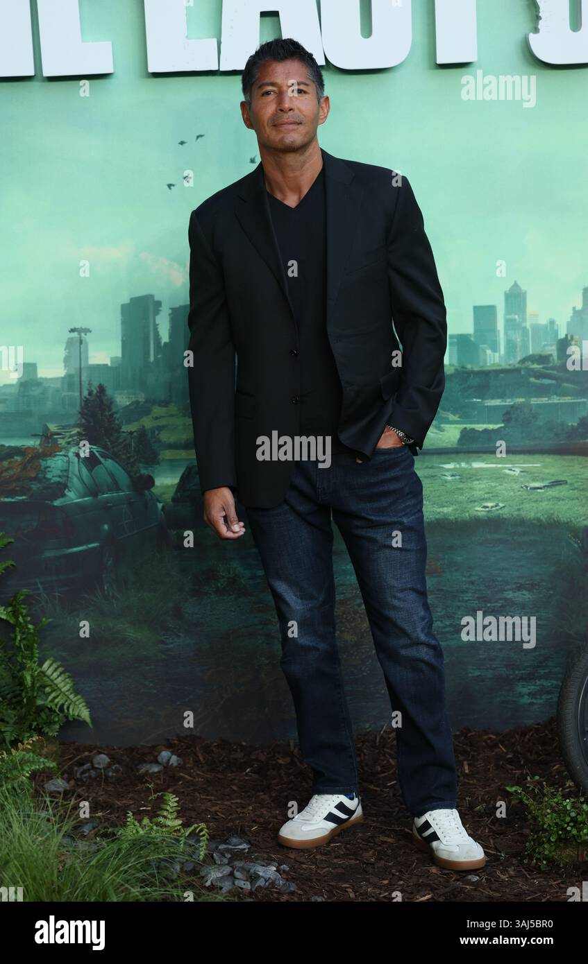 Londres, Royaume-Uni. 10 avril 2025. Asad Qizilbash assiste à la première britannique de The Last of US lors de la deuxième saison au vue West End de Londres, en Angleterre. Date de la photo : jeudi 10 avril 2025. Crédit : Isabel Infantes/Alamy Live News Banque D'Images