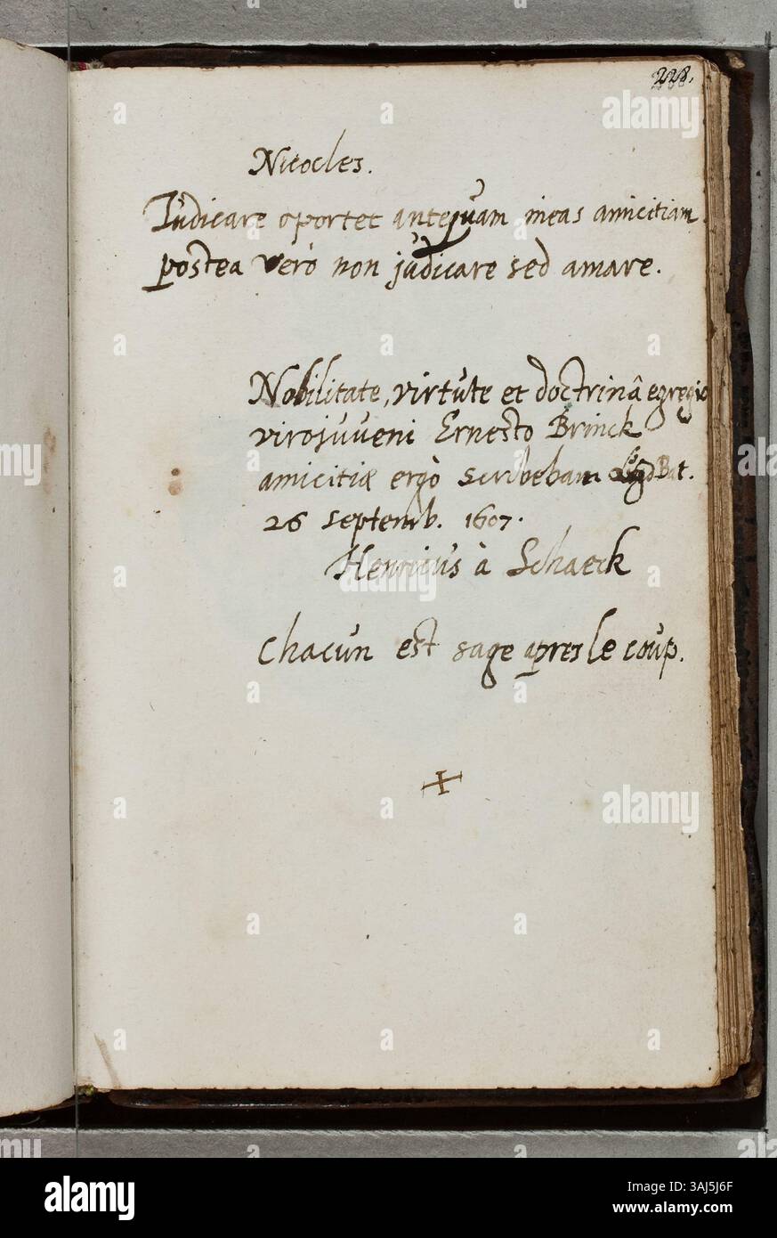 La contribution de Henricus van Schaeck à l'album amicorum d'Ernst Brinck, datant d'environ 1583, comprend des inscriptions personnelles et des réflexions typiques de la tradition de la Renaissance. Le manuscrit, conservé à la Bibliothèque nationale de KB, met en lumière l'échange d'idées intellectuelles et personnelles au cours de cette période. Banque D'Images