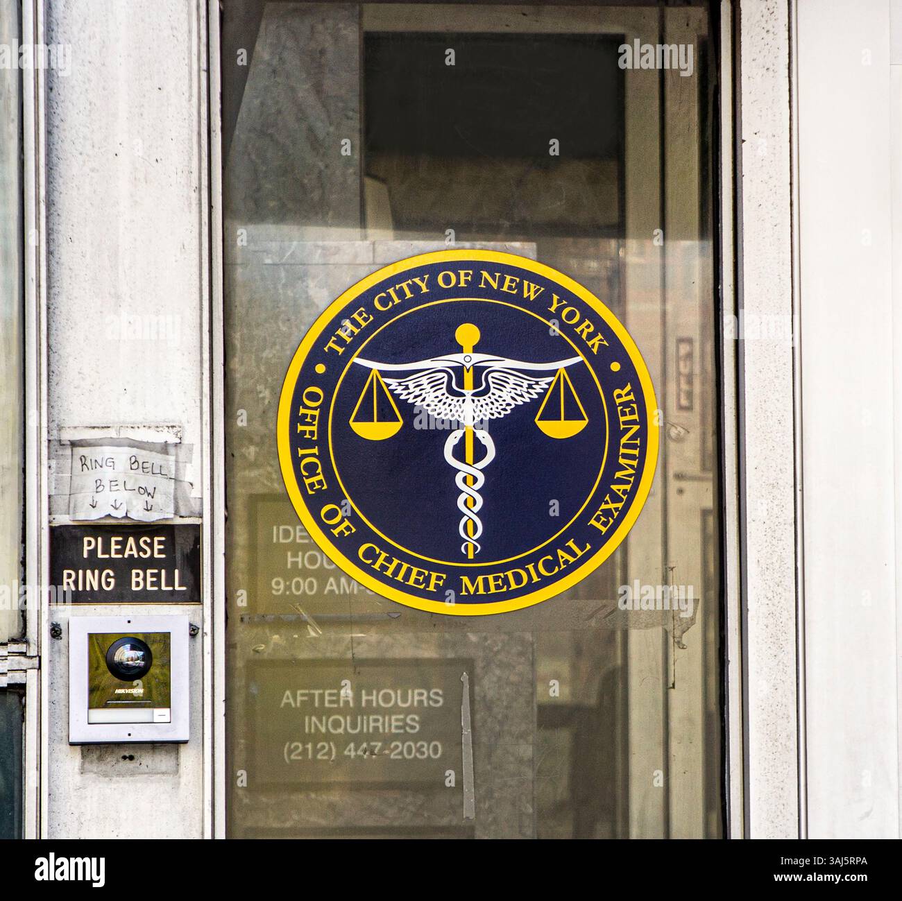 Bureau du médecin légiste en chef de la ville de New York, panneau sur l'extérieur du bâtiment, New York City, New York, États-Unis Banque D'Images