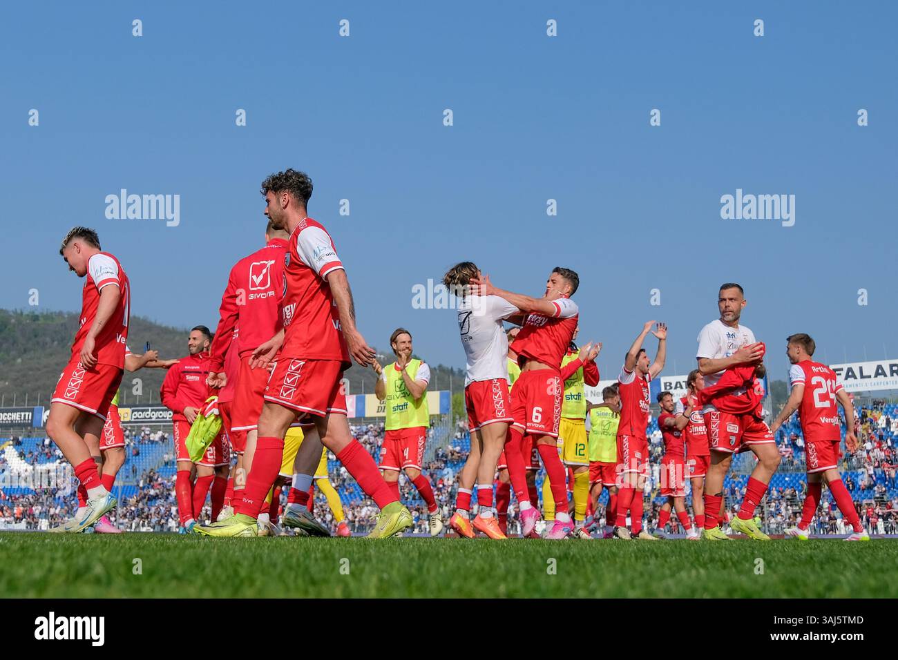 Mantova 1911 Team célèbre après avoir remporté le match lors du championnat italien de football Serie B entre Brescia Calcio FC et Mantova 1 Banque D'Images