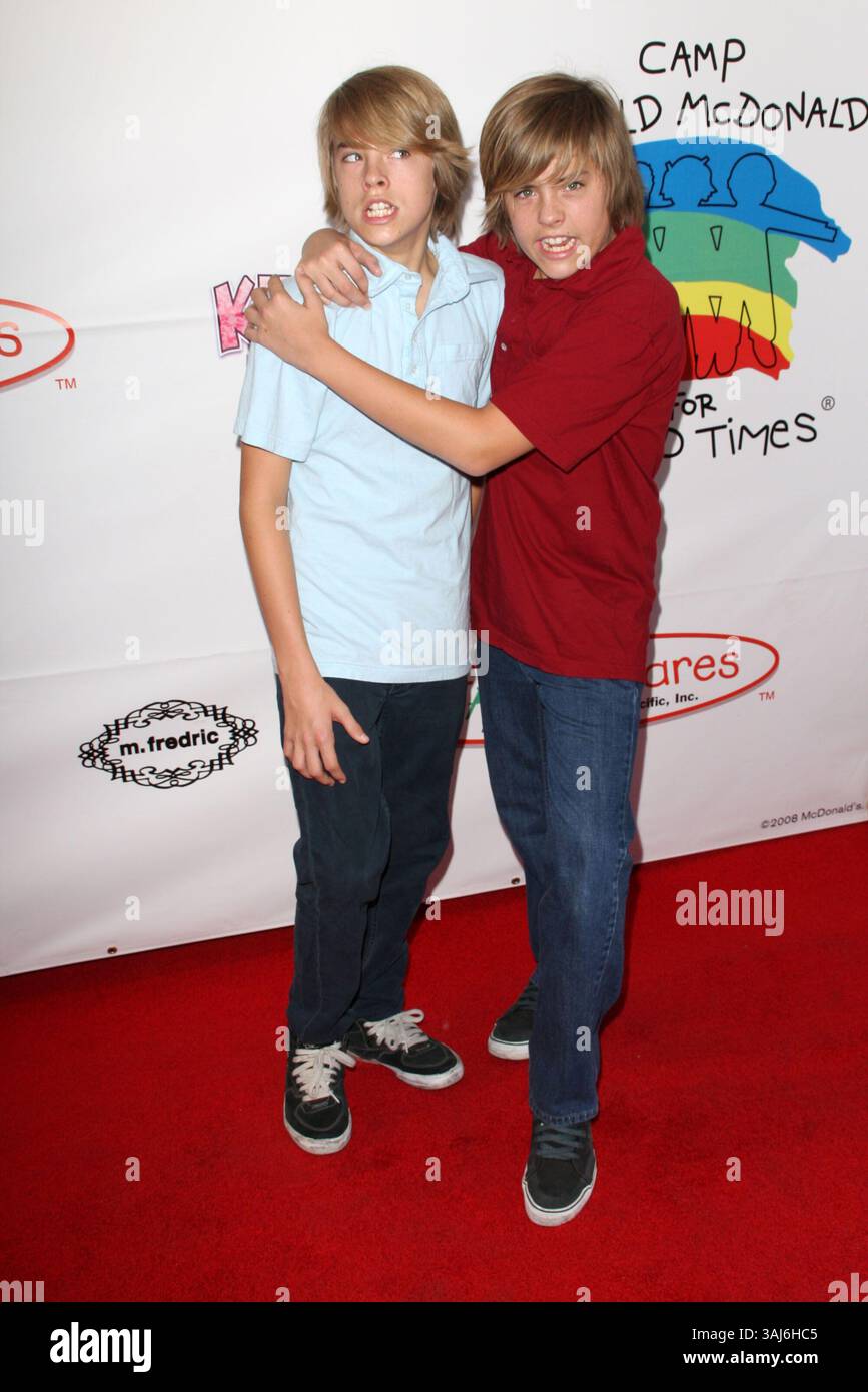 27 octobre 2008 - Hollywood, Californie, États-Unis - 26 octobre 2008 - Hollywood, Californie - Cole Sprouse ; Dylan Sprouse . Camp Ronald McDonald tenu à Universal Studios Back Lot. Crédit photo : Kevan Brooks/AdMedia Banque D'Images
