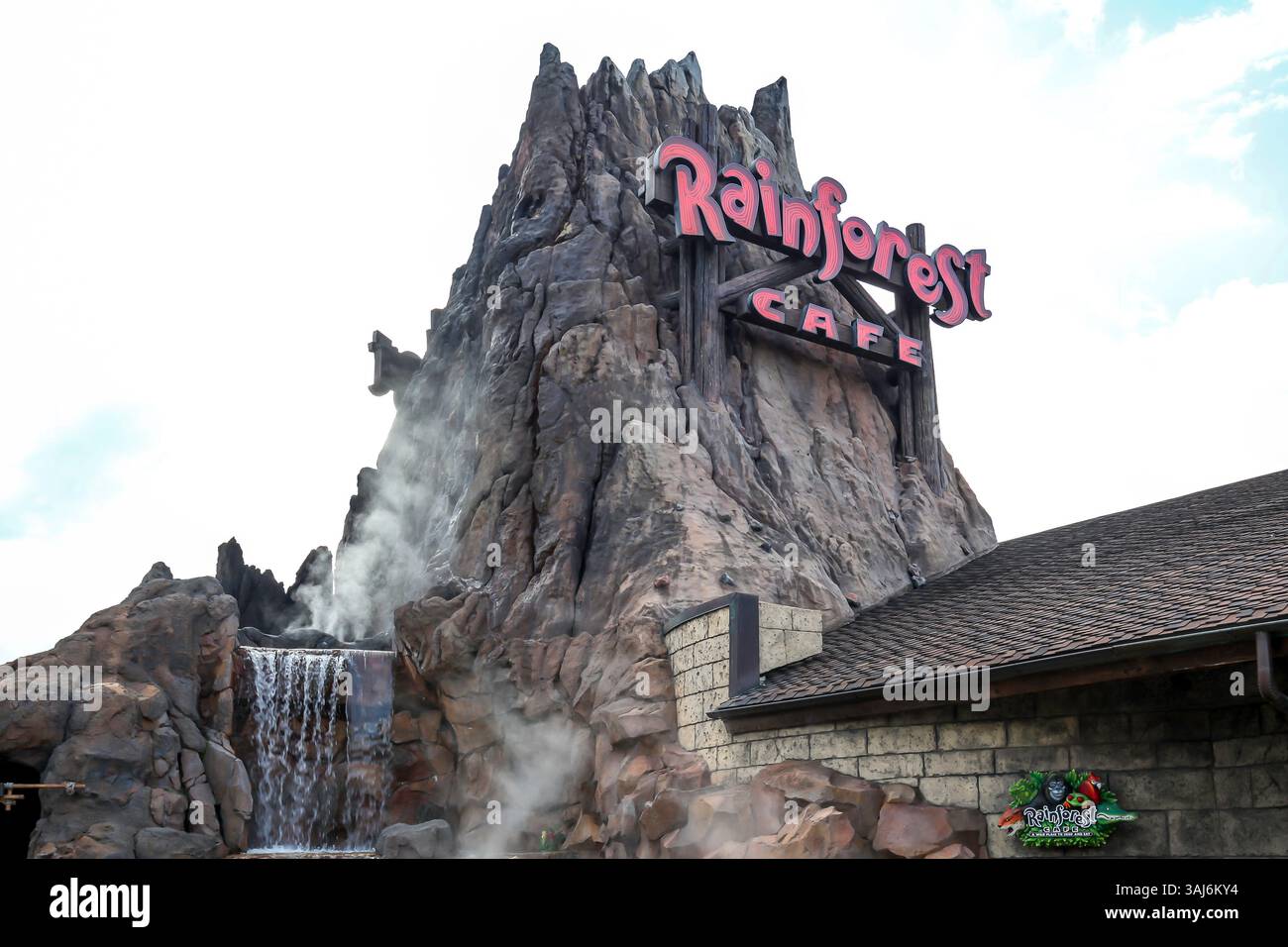 Lake Buena Vista, Floride, États-Unis- 19 février 2020 : le Rainforest Cafe à Disney Springs à Lake Buena Vista, Floride, États-Unis. Banque D'Images