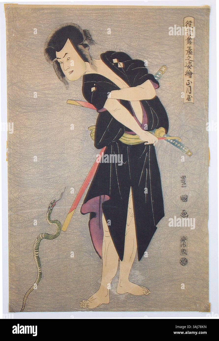 Cette estampe d'Utagawa Toyokuni I représente un acteur de Kabuki jouant un rôle de samouraï, confronté à un serpent. Il fait partie de la série « Portraits of Actors on the Stage » et met en valeur l'énergie vibrante et dynamique typique des représentations théâtrales kabuki. Banque D'Images