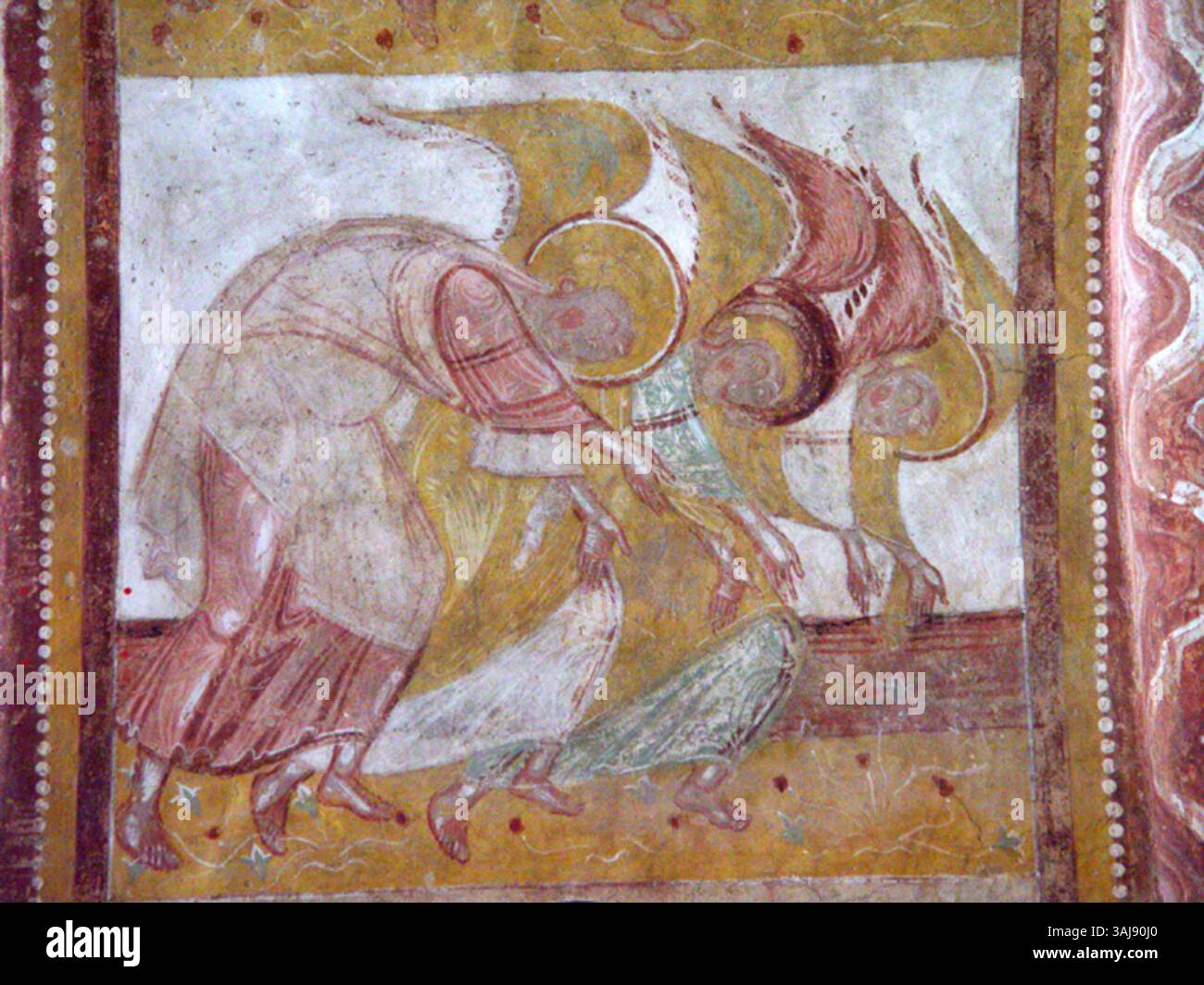 Cette fresque de produits Savin, créée entre 1040 et 1090, représente des anges adorant, symbolisant la vénération céleste et l'ordre céleste. C'est un exemple significatif de religieux médiévaux compris Banque D'Images