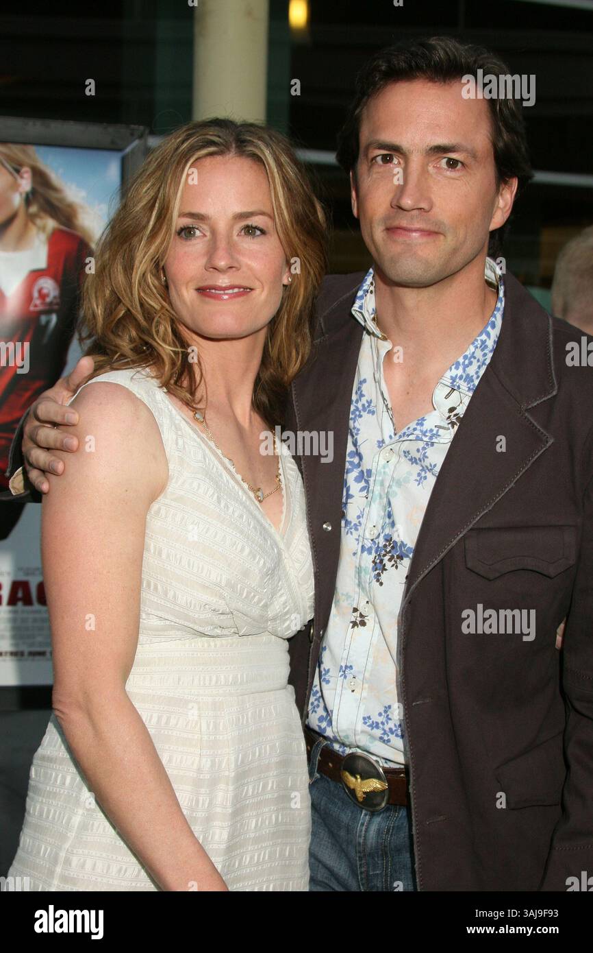 23 mai 2007 - Hollywood, CA, États-Unis - 23 mai 2007 - Hollywood, Californie - Elisabeth Shue et Andrew Shue. Première de ''Gracie'' Los Angeles aux ArcLight Theatres. Crédit photo : Byron Purvis/AdMedia (crédit image : © Byron Purvis/AdMedia via ZUMA Wire) Banque D'Images 23 mai 2007 - Hollywood, CA, États-Unis - 23 mai 2007 - Hollywood, Californie - Elisabeth Shue et Andrew Shue. Première de ''Gracie'' Los Angeles aux ArcLight Theatres. Crédit photo : Byron Purvis/AdMedia (crédit image : © Byron Purvis/AdMedia via ZUMA Wire) Banque D'Images