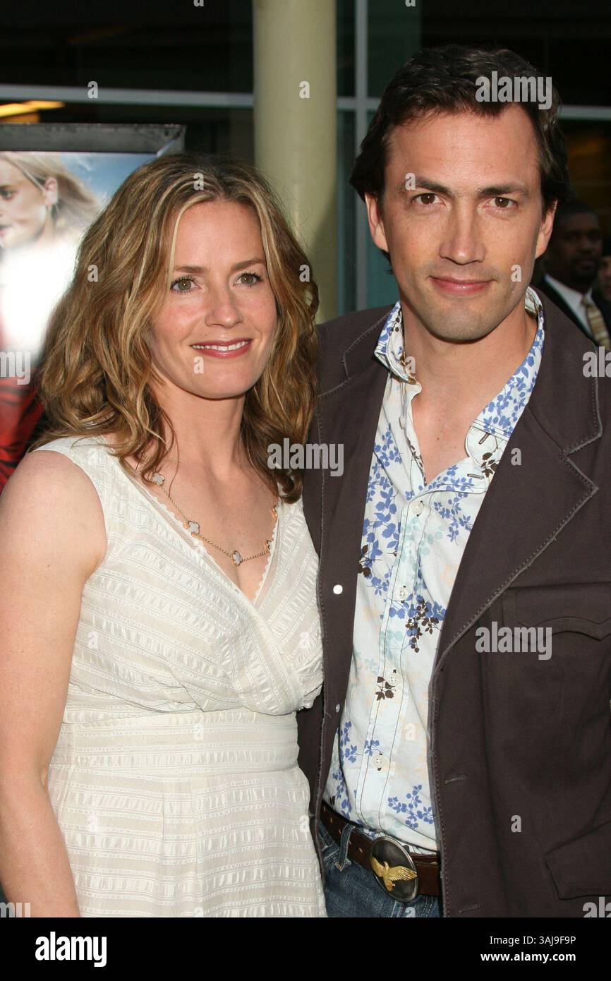23 mai 2007 - Hollywood, CA, États-Unis - 23 mai 2007 - Hollywood, Californie - Elisabeth Shue et Andrew Shue. Première de ''Gracie'' Los Angeles aux ArcLight Theatres. Crédit photo : Byron Purvis/AdMedia (crédit image : © Byron Purvis/AdMedia via ZUMA Wire) Banque D'Images 23 mai 2007 - Hollywood, CA, États-Unis - 23 mai 2007 - Hollywood, Californie - Elisabeth Shue et Andrew Shue. Première de ''Gracie'' Los Angeles aux ArcLight Theatres. Crédit photo : Byron Purvis/AdMedia (crédit image : © Byron Purvis/AdMedia via ZUMA Wire) Banque D'Images