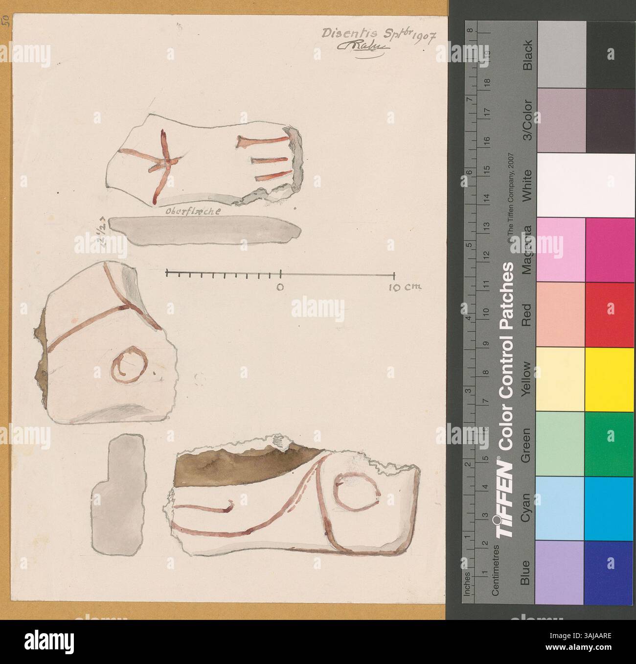 Cette image montre les vestiges du monastère de la fabrique Martin à Disentis, découverts par des fouilles archéologiques. Il présente spécifiquement des fragments de stucs du début médiéval. Johann Rudolf Rahn a capturé cette vue en 1907, donnant un aperçu de l'histoire ancienne du monastère. Banque D'Images