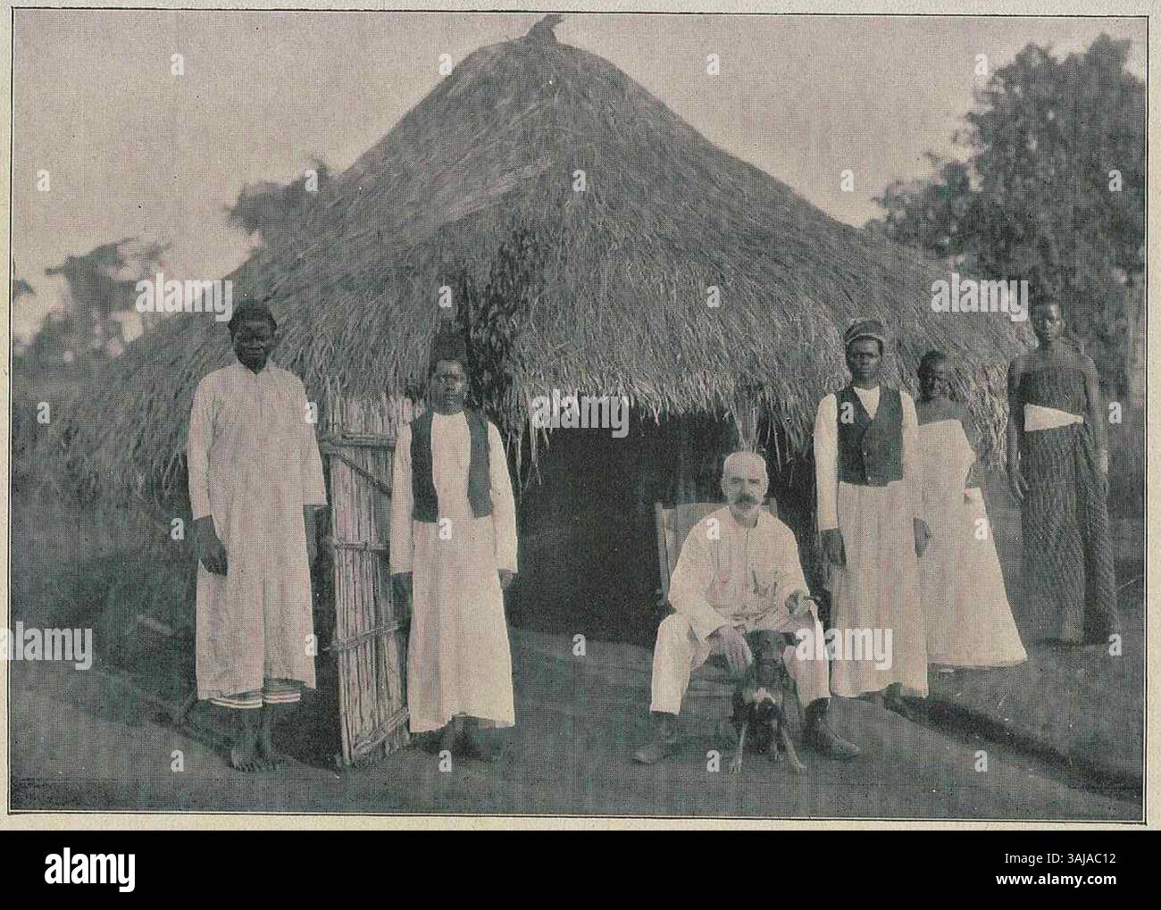 Growls from Uganda est une réflexion sur la vie moderne écrite par un auteur anglais au début du XXe siècle sous le pseudonyme Critolaos. Le livre aborde divers aspects de la vie en Ouganda, capturant la dynamique sociale et l'environnement de l'époque. Banque D'Images