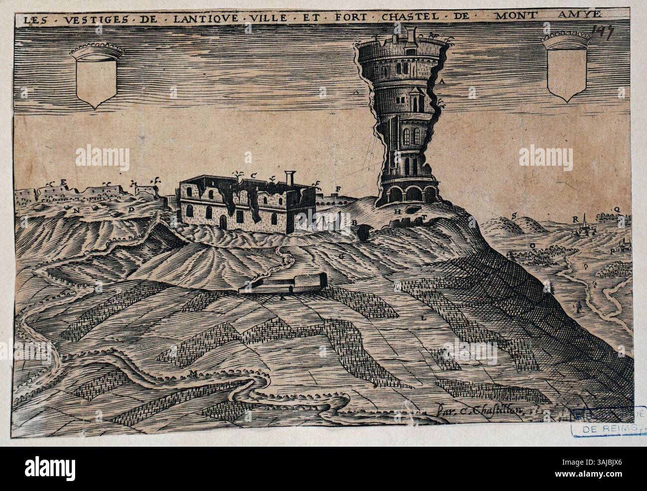 Claude Chastillon (1559-1616) a réalisé cette gravure représentant le Mont aimé, une région historique de France. Le travail est basé sur une gravure préalable et offre une vue détaillée de la zone. Banque D'Images