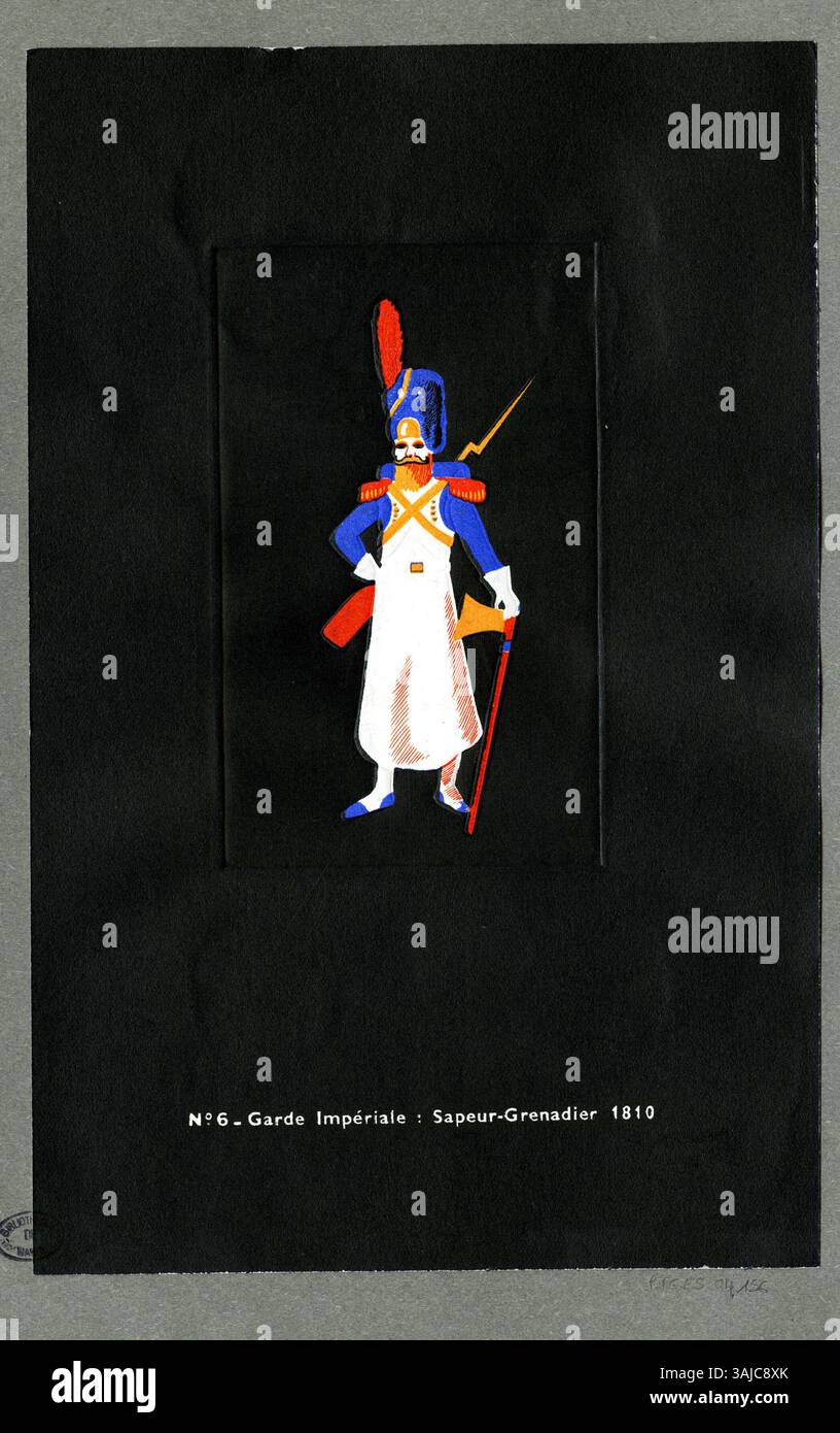 Tirage de 1900-1950 représentant un sapeur-grenadier de la Garde impériale en 1810. L'impression est produite en utilisant une technique de relief, mettant en valeur le design historique de l'uniforme militaire. Banque D'Images