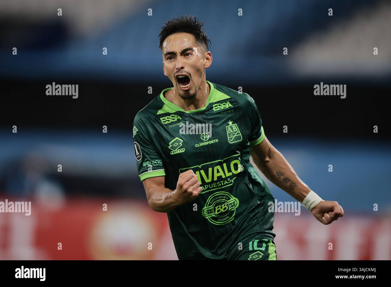 Avellaneda, Argentine – 10 avril 2025 : Racing Club a subi une défaite de 0-2 contre l'Atlético Bucaramanga, de Colombie, lors d'un match en phase de groupes de la Copa Libertadores à l'Estadio Presidente Perón. La partie Argentine a été incapable de percer la défense colombienne, tandis que les visiteurs ont capitalisé sur leurs chances d'obtenir une victoire historique à l'extérieur. (Crédit : UNAR AGENCY) Banque D'Images