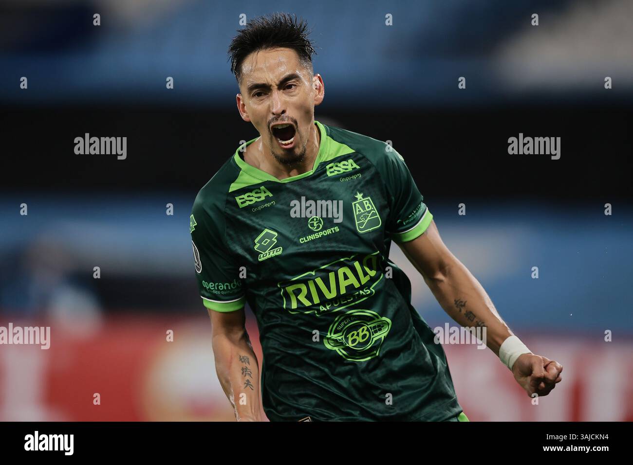 Avellaneda, Argentine – 10 avril 2025 : Racing Club a subi une défaite de 0-2 contre l'Atlético Bucaramanga, de Colombie, lors d'un match en phase de groupes de la Copa Libertadores à l'Estadio Presidente Perón. La partie Argentine a été incapable de percer la défense colombienne, tandis que les visiteurs ont capitalisé sur leurs chances d'obtenir une victoire historique à l'extérieur. (Crédit : UNAR AGENCY) Banque D'Images