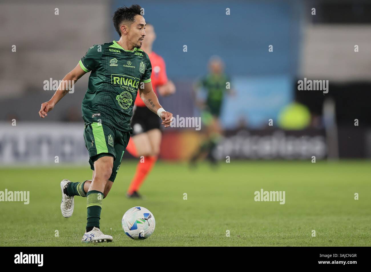 Avellaneda, Argentine – 10 avril 2025 : Racing Club a subi une défaite de 0-2 contre l'Atlético Bucaramanga, de Colombie, lors d'un match en phase de groupes de la Copa Libertadores à l'Estadio Presidente Perón. La partie Argentine a été incapable de percer la défense colombienne, tandis que les visiteurs ont capitalisé sur leurs chances d'obtenir une victoire historique à l'extérieur. (Crédit : UNAR AGENCY) Banque D'Images