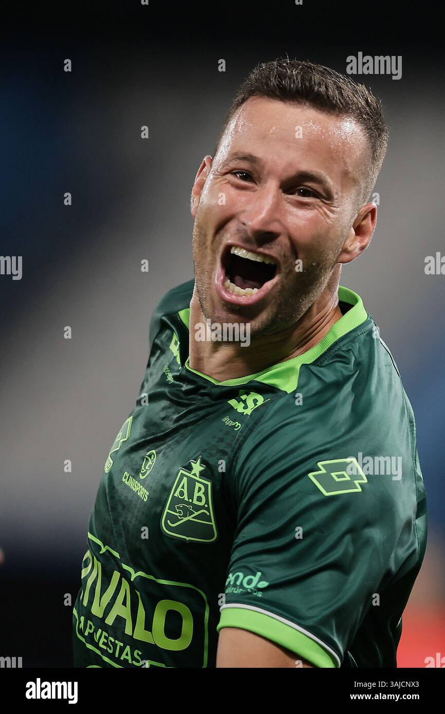 Avellaneda, Argentine – 10 avril 2025 : Racing Club a subi une défaite de 0-2 contre l'Atlético Bucaramanga, de Colombie, lors d'un match en phase de groupes de la Copa Libertadores à l'Estadio Presidente Perón. La partie Argentine a été incapable de percer la défense colombienne, tandis que les visiteurs ont capitalisé sur leurs chances d'obtenir une victoire historique à l'extérieur. (Crédit : UNAR AGENCY) Banque D'Images