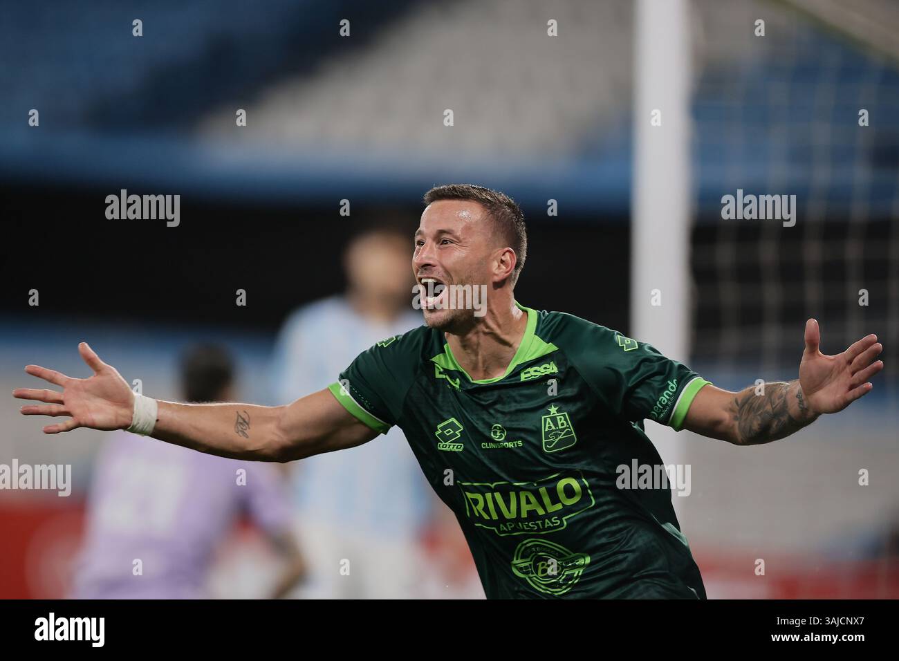 Avellaneda, Argentine – 10 avril 2025 : Racing Club a subi une défaite de 0-2 contre l'Atlético Bucaramanga, de Colombie, lors d'un match en phase de groupes de la Copa Libertadores à l'Estadio Presidente Perón. La partie Argentine a été incapable de percer la défense colombienne, tandis que les visiteurs ont capitalisé sur leurs chances d'obtenir une victoire historique à l'extérieur. (Crédit : UNAR AGENCY) Banque D'Images