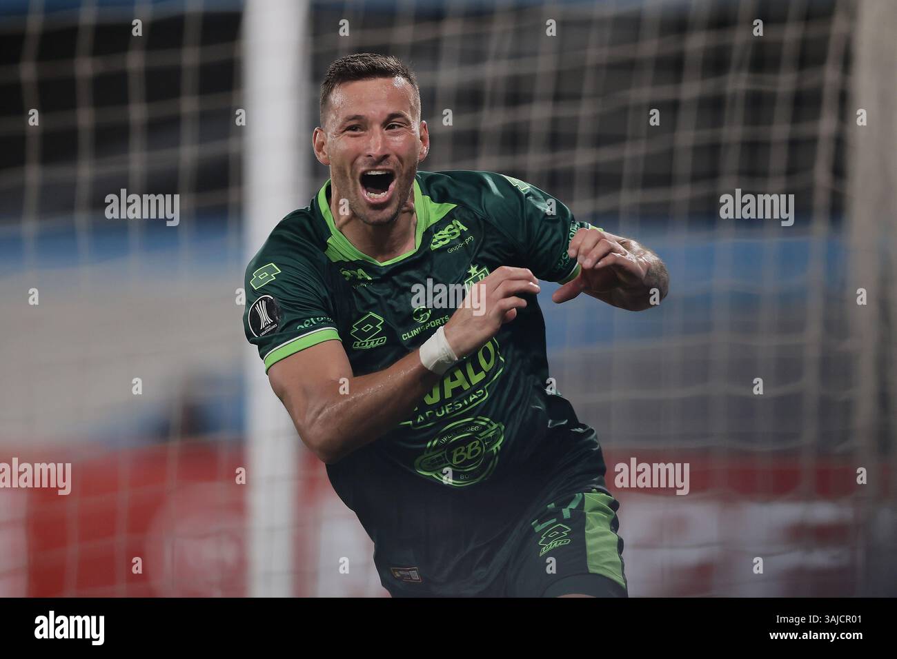 Avellaneda, Argentine – 10 avril 2025 : Racing Club a subi une défaite de 0-2 contre l'Atlético Bucaramanga, de Colombie, lors d'un match en phase de groupes de la Copa Libertadores à l'Estadio Presidente Perón. La partie Argentine a été incapable de percer la défense colombienne, tandis que les visiteurs ont capitalisé sur leurs chances d'obtenir une victoire historique à l'extérieur. (Crédit : UNAR AGENCY) Banque D'Images