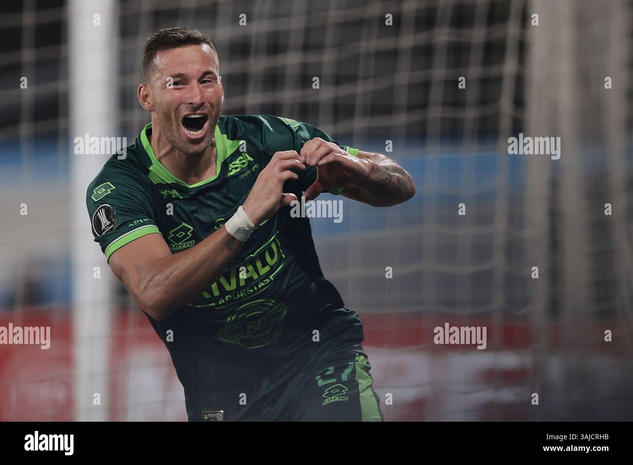 Avellaneda, Argentine – 10 avril 2025 : Racing Club a subi une défaite de 0-2 contre l'Atlético Bucaramanga, de Colombie, lors d'un match en phase de groupes de la Copa Libertadores à l'Estadio Presidente Perón. La partie Argentine a été incapable de percer la défense colombienne, tandis que les visiteurs ont capitalisé sur leurs chances d'obtenir une victoire historique à l'extérieur. (Crédit : UNAR AGENCY) Banque D'Images