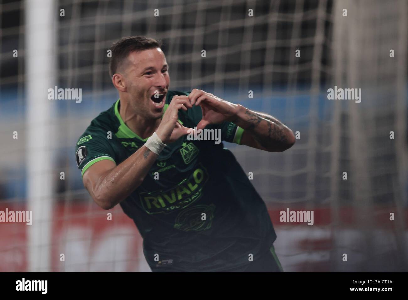 Avellaneda, Argentine – 10 avril 2025 : Racing Club a subi une défaite de 0-2 contre l'Atlético Bucaramanga, de Colombie, lors d'un match en phase de groupes de la Copa Libertadores à l'Estadio Presidente Perón. La partie Argentine a été incapable de percer la défense colombienne, tandis que les visiteurs ont capitalisé sur leurs chances d'obtenir une victoire historique à l'extérieur. (Crédit : UNAR AGENCY) Banque D'Images