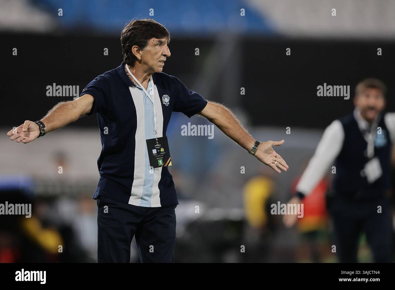 Avellaneda, Argentine – 10 avril 2025 : Racing Club a subi une défaite de 0-2 contre l'Atlético Bucaramanga, de Colombie, lors d'un match en phase de groupes de la Copa Libertadores à l'Estadio Presidente Perón. La partie Argentine a été incapable de percer la défense colombienne, tandis que les visiteurs ont capitalisé sur leurs chances d'obtenir une victoire historique à l'extérieur. (Crédit : UNAR AGENCY) Banque D'Images