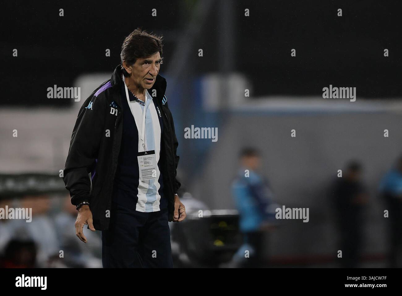 Avellaneda, Argentine – 10 avril 2025 : Racing Club a subi une défaite de 0-2 contre l'Atlético Bucaramanga, de Colombie, lors d'un match en phase de groupes de la Copa Libertadores à l'Estadio Presidente Perón. La partie Argentine a été incapable de percer la défense colombienne, tandis que les visiteurs ont capitalisé sur leurs chances d'obtenir une victoire historique à l'extérieur. (Crédit : UNAR AGENCY) Banque D'Images