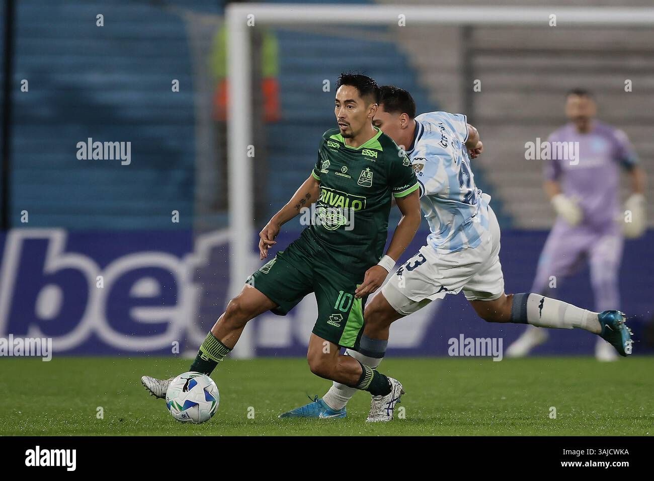 Avellaneda, Argentine – 10 avril 2025 : Racing Club a subi une défaite de 0-2 contre l'Atlético Bucaramanga, de Colombie, lors d'un match en phase de groupes de la Copa Libertadores à l'Estadio Presidente Perón. La partie Argentine a été incapable de percer la défense colombienne, tandis que les visiteurs ont capitalisé sur leurs chances d'obtenir une victoire historique à l'extérieur. (Crédit : UNAR AGENCY) Banque D'Images