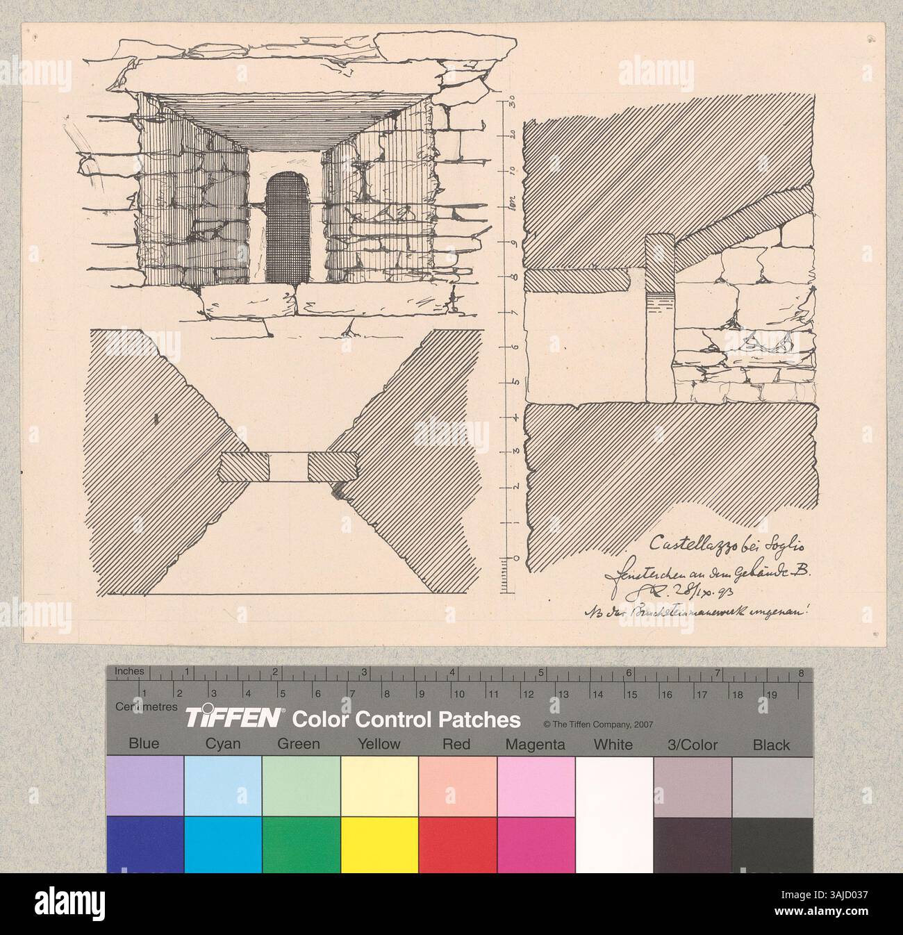 L'image montre des sections de la maçonnerie et une fenêtre de la ruine ...