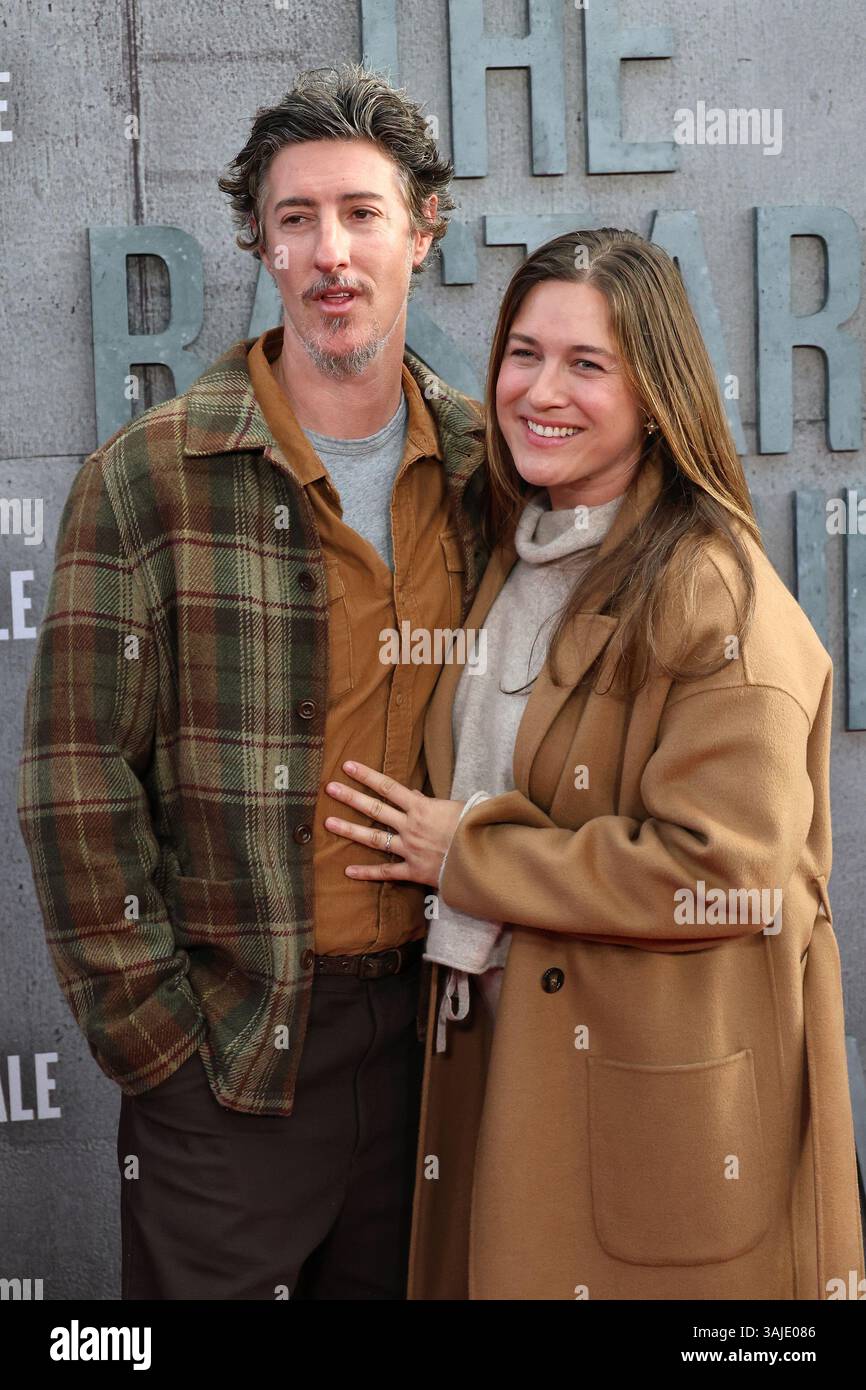 10 avril 2025, Los Angeles, CA, USA : LOS ANGELES - APR 2 : Erin Balfour, Eric Balfour à la première saison 6 de Handmaid's Tale au TCL Chinese Theater IMAX le 2 avril 2025 à Los Angeles, CA (crédit image : © Kay Blake/ZUMA Press Wire) USAGE ÉDITORIAL SEULEMENT ! Non destiné à UN USAGE commercial ! Banque D'Images