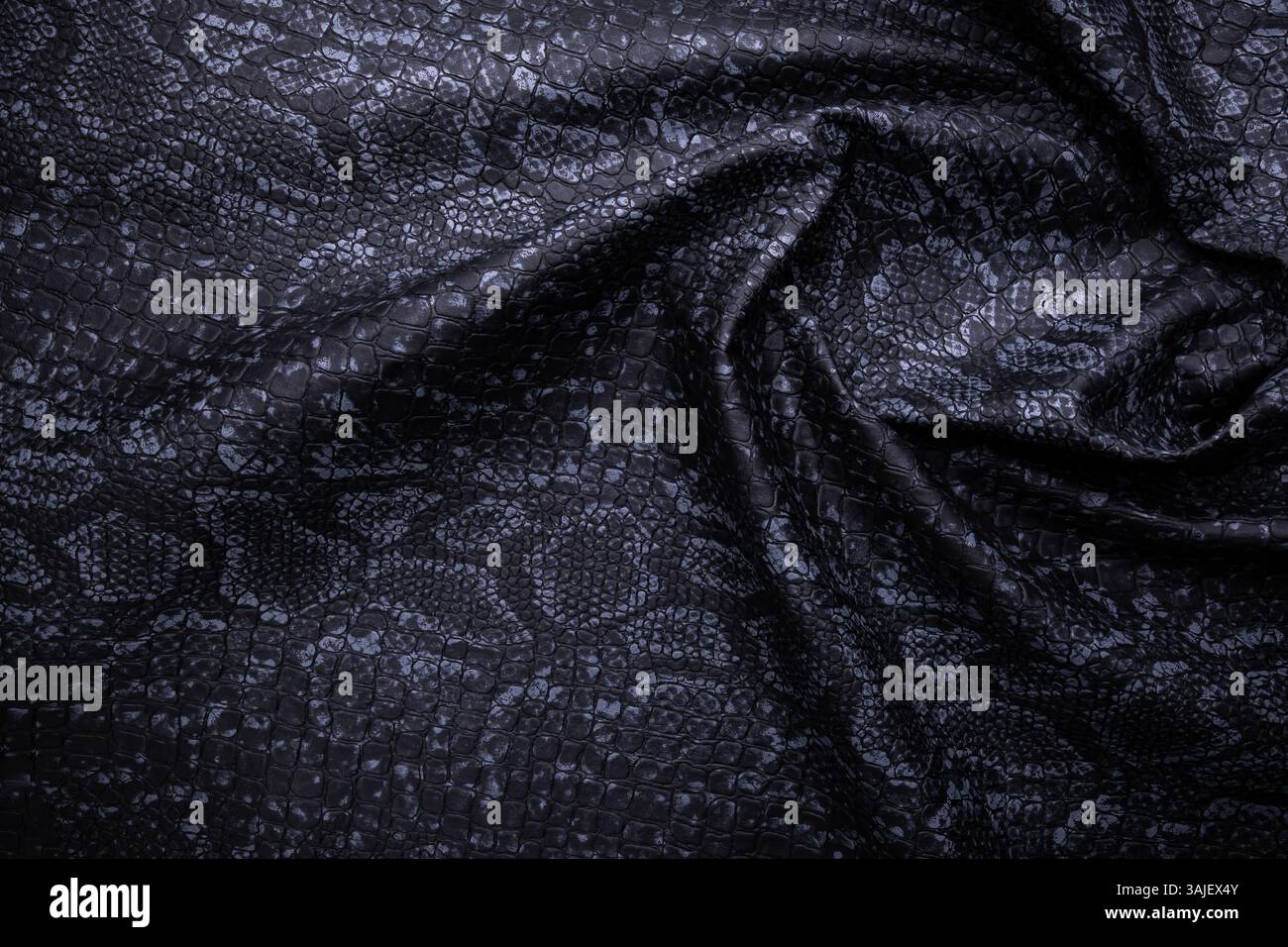 vue de dessus de faux serpent noir. Texture cuir végétalien Banque D'Images