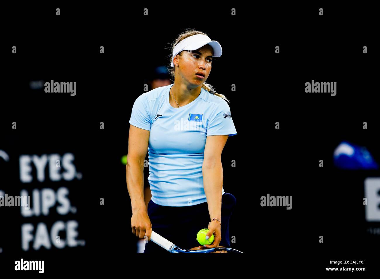 Yulia Putintseva (Kazakhstan) affronte Valentina Mediorreal (Colombie) lors de la Billie Jean King Cup. Putintseva a gagné 6-0, 6-1. Le groupe d comprend le Kazakhstan, l'Australie et la Colombie, le pays gagnant progressant jusqu'à la finale à Shenzhen. (Photo de Richard Haines / SOPA images/SIPA USA) Banque D'Images