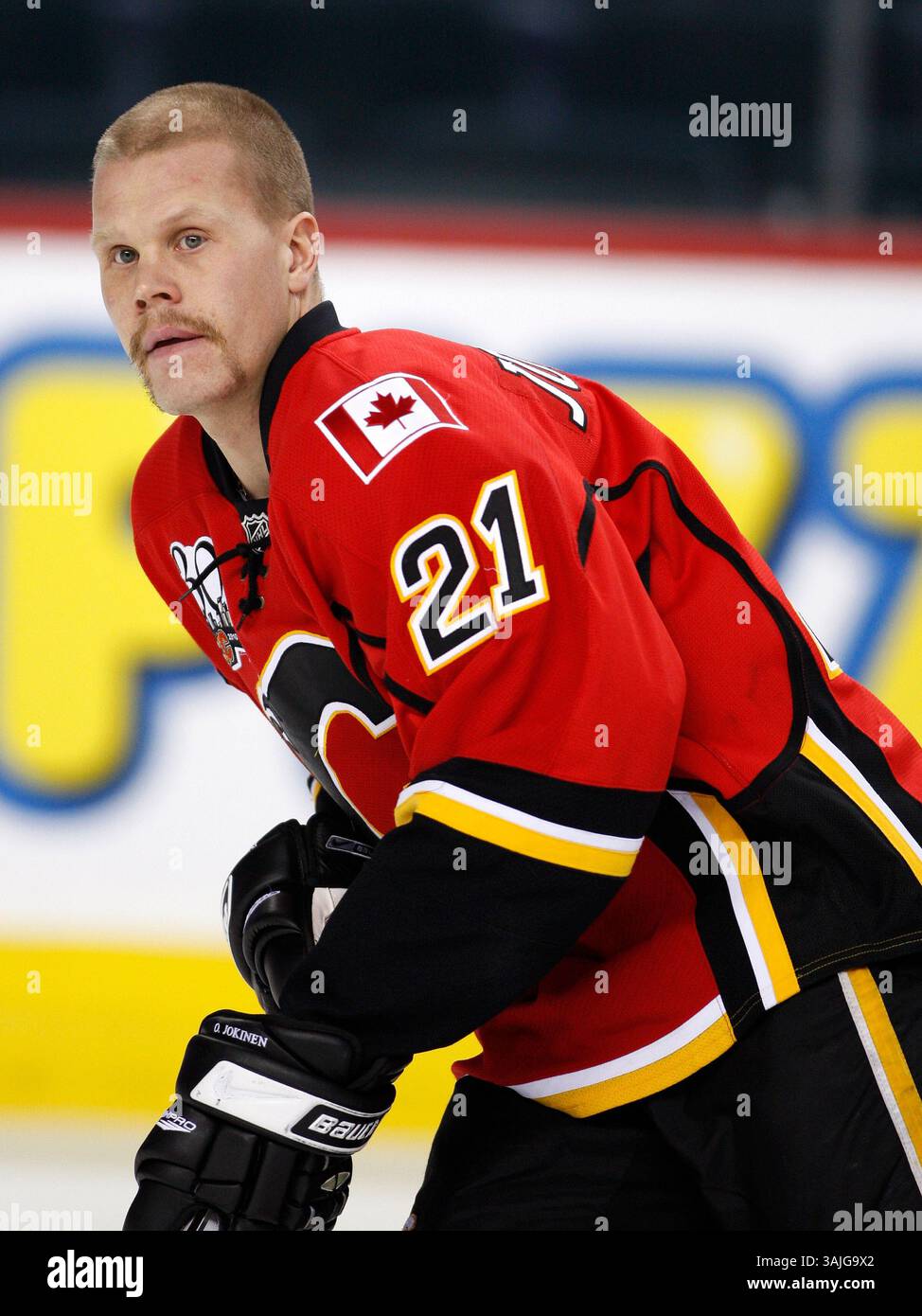 28 déc. 2009 - Calgary, Alberta, Canada - photo de profil de joueur de la LNH sur Olli Jokinen des Flames de Calgary lors d'un récent match à Calgary. (Crédit image : © Larry MacDougal via ZUMA Wire) Banque D'Images