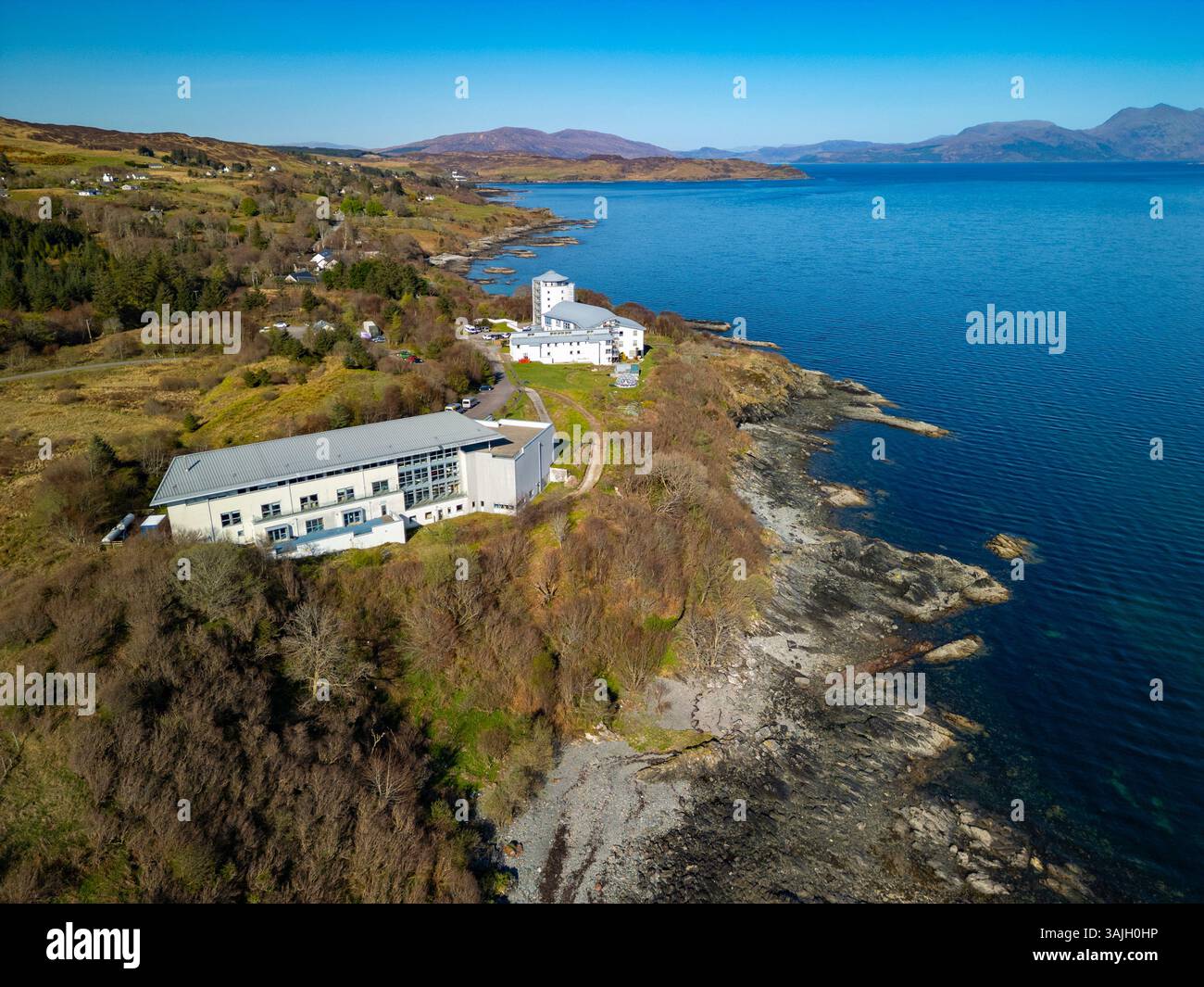 Vue aérienne de Sabhal Mòr Ostaig, le Centre national pour la langue et la culture gaéliques sur la péninsule de Sleat, île de Skye, Hébrides intérieures, Écosse, Royaume-Uni Banque D'Images
