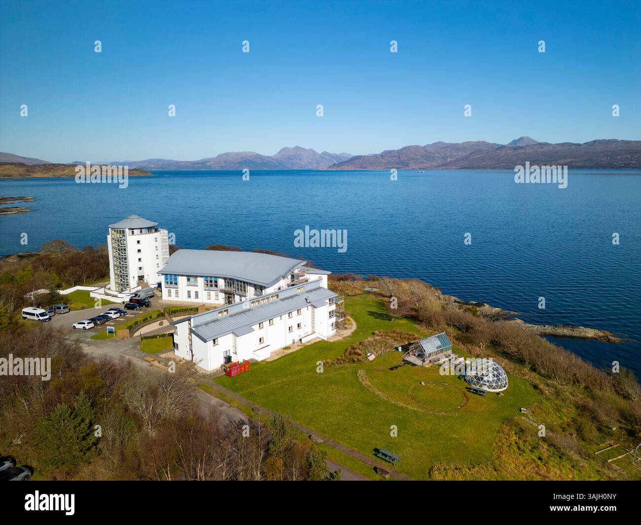 Vue aérienne de Sabhal Mòr Ostaig, le Centre national pour la langue et la culture gaéliques sur la péninsule de Sleat, île de Skye, Hébrides intérieures, Écosse, Royaume-Uni Banque D'Images
