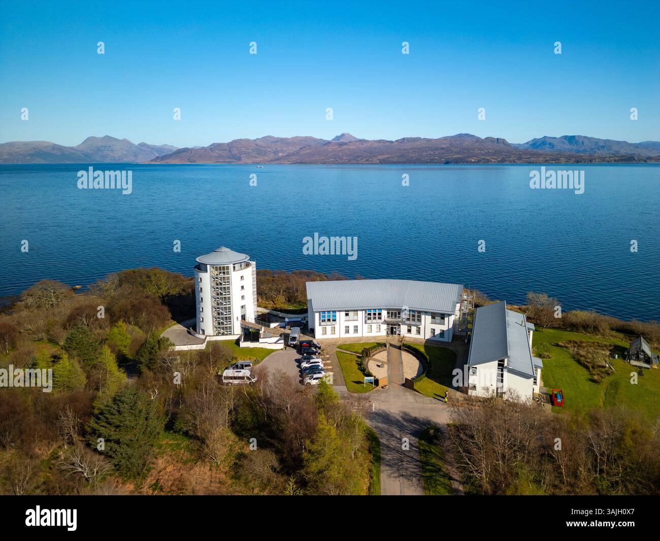 Vue aérienne de Sabhal Mòr Ostaig, le Centre national pour la langue et la culture gaéliques sur la péninsule de Sleat, île de Skye, Hébrides intérieures, Écosse, Royaume-Uni Banque D'Images