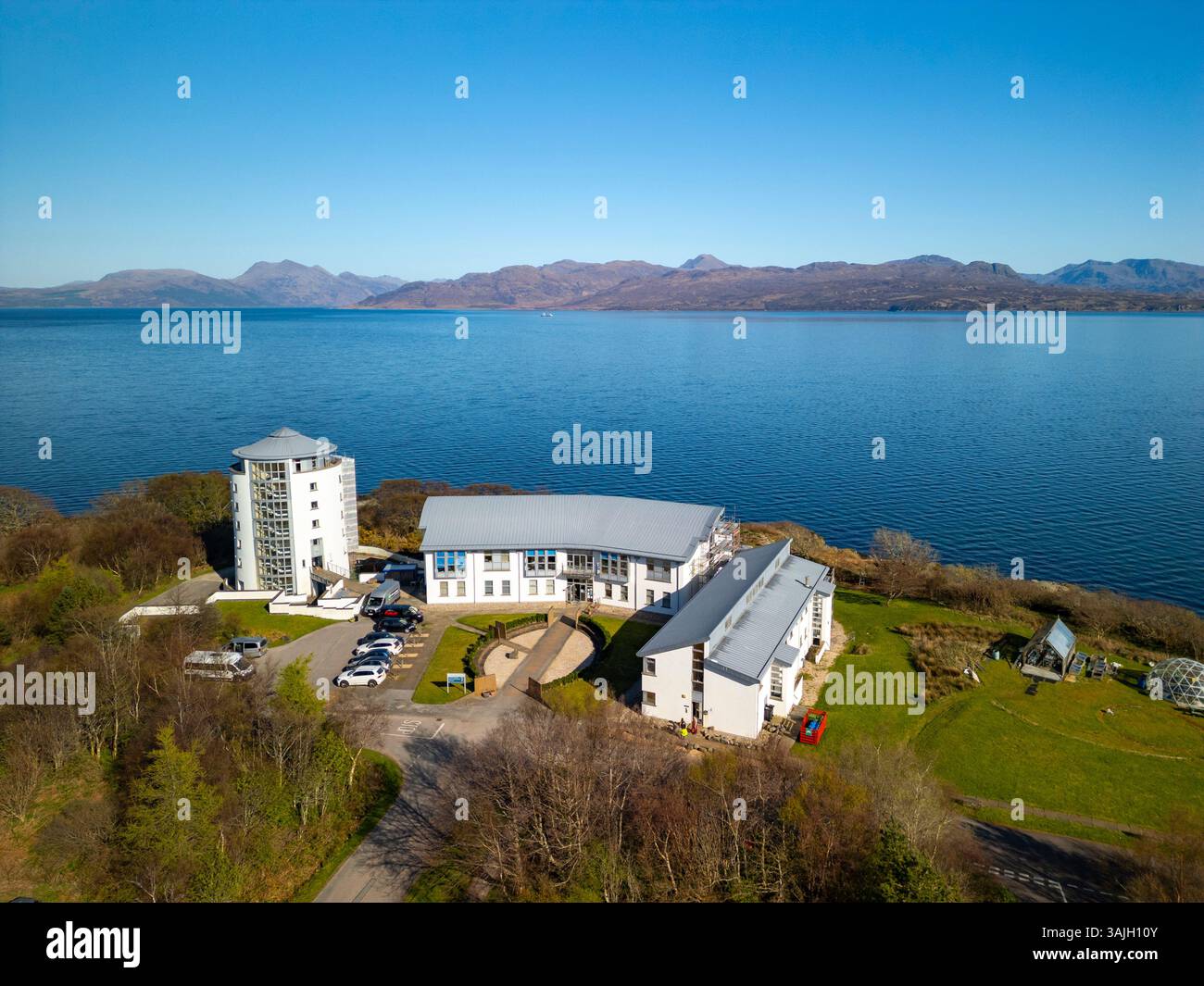 Vue aérienne de Sabhal Mòr Ostaig, le Centre national pour la langue et la culture gaéliques sur la péninsule de Sleat, île de Skye, Hébrides intérieures, Écosse, Royaume-Uni Banque D'Images
