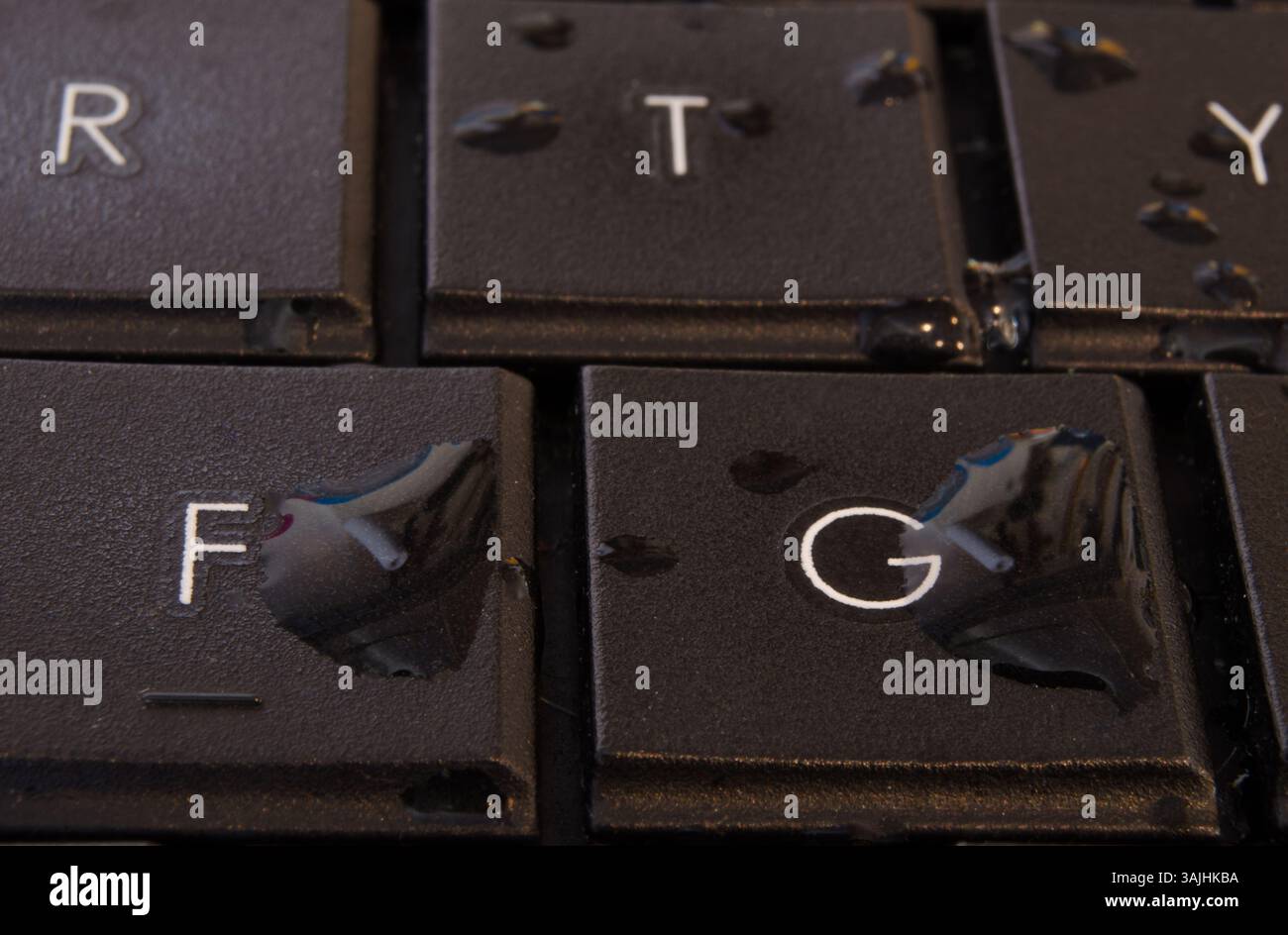 Gouttes d'eau sur le clavier de l'ordinateur Banque D'Images