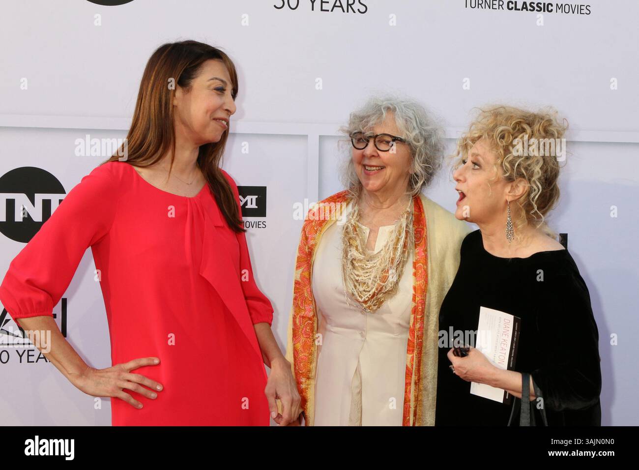 8 juin 2017 - Los Angeles, CA, USA - LOS ANGELES - 8 juin : Illeana Douglas, Gues, Carol Kane au Lifetime Achievement Award de l'American film Institute à Diane Keaton au Dolby Theater le 8 juin 2017 à Los Angeles, CA (crédit image : © Kathy Hutchins/Newscom via ZUMA Press) Banque D'Images 8 juin 2017 - Los Angeles, CA, USA - LOS ANGELES - 8 juin : Illeana Douglas, Gues, Carol Kane au Lifetime Achievement Award de l'American film Institute à Diane Keaton au Dolby Theater le 8 juin 2017 à Los Angeles, CA (crédit image : © Kathy Hutchins/Newscom via ZUMA Press) Banque D'Images