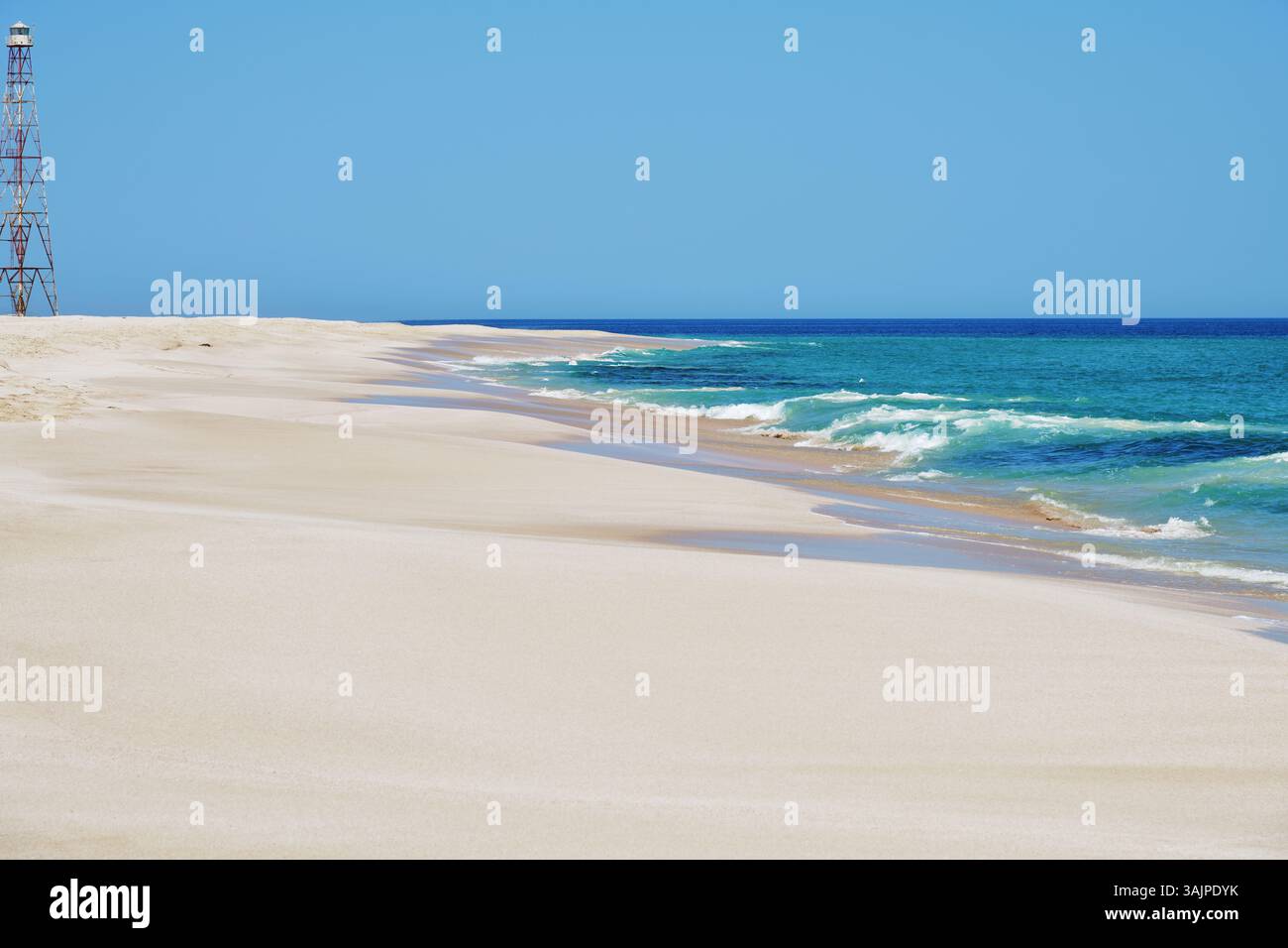 Saltunate d'Oman. Sable blanc de la plage de Ras El Hadd connue comme un terrain de reproduction pour les tortues vertes de mer Banque D'Images
