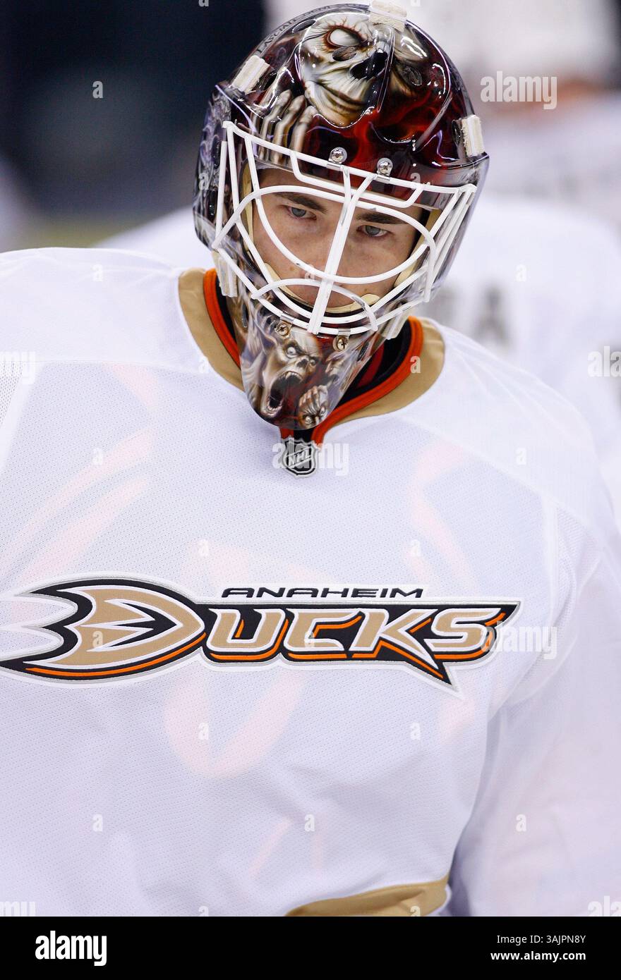 26 mars 2010 - Calgary, Alberta, Canada - photo de profil de joueur de la LNH sur le gardien des Ducks d'Anaheim Curtis McElhinney lors d'un récent match à Calgary. (Crédit image : © Larry MacDougal via ZUMA Wire) Banque D'Images