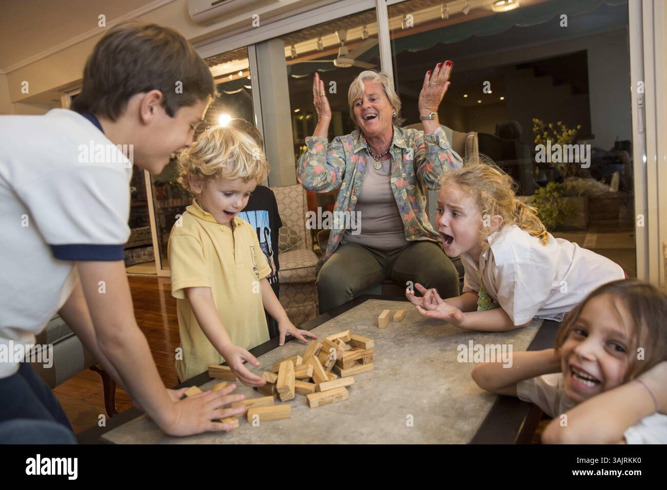 13 juillet 2017 - Buenos Aires, Buenos Aires, AR - 13/07/2017, Buenos Aires. Laura Pollitzer y sus nietos en las vacaciones de invierno...Rodrigo Nespolo/ la Nacio (crédit image : © Rodrigo Nespolo/la Nacion/GDA via ZUMA Press) Banque D'Images