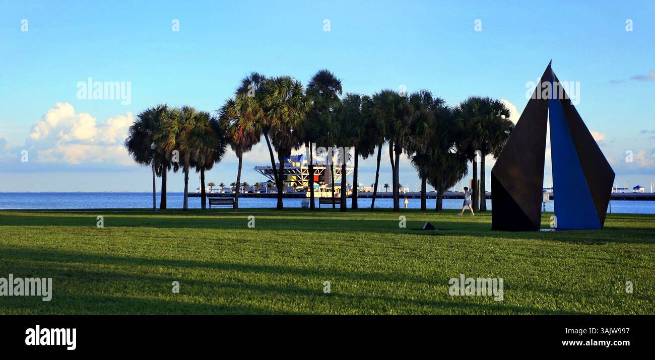 CHERIE DIEZ | Times. SP 313416 DIEZ CENTEN 5 (10/15/2009 SAINT-PÉTERSBOURG) . Fin d'après-midi au parc Vinoy. La ville de Petersburg célèbre 100 ans de parcs riverains l'année prochaine (2010) avec des festivités d'un an. [CHERIE DIEZ, Times] (crédit image : © appartenant Petersburg Times/ZUMA Press) Banque D'Images