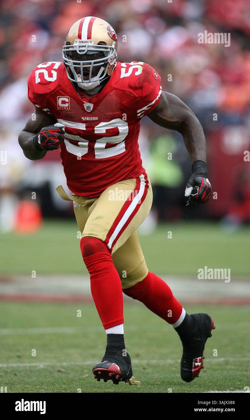 Patrick Willis des 49er's de San Francisco lors du match de division NFC West contre les Falcons d'Atlanta. Les Falcons ont mis en déroute le 49er's 45-10 au Bill Walsh Field à San Francisco, CA, le 11 octobre 2009.(image crédit : © John Pyle/Cal Sport Media/ZUMA Press) Banque D'Images