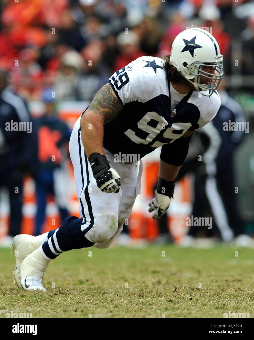11 octobre 2009 : fin défensive Igor Olshansky #99 des Cowboys de Dallas lors d'un match contre les Chiefs de Kansas City au stade Arrowhead de Kansas City, Missouri. Les Cowboys ont battu les Chiefs en prolongation 26-20.(image crédit : © Peter Aiken/Cal Sport Media/ZUMA Press) Banque D'Images