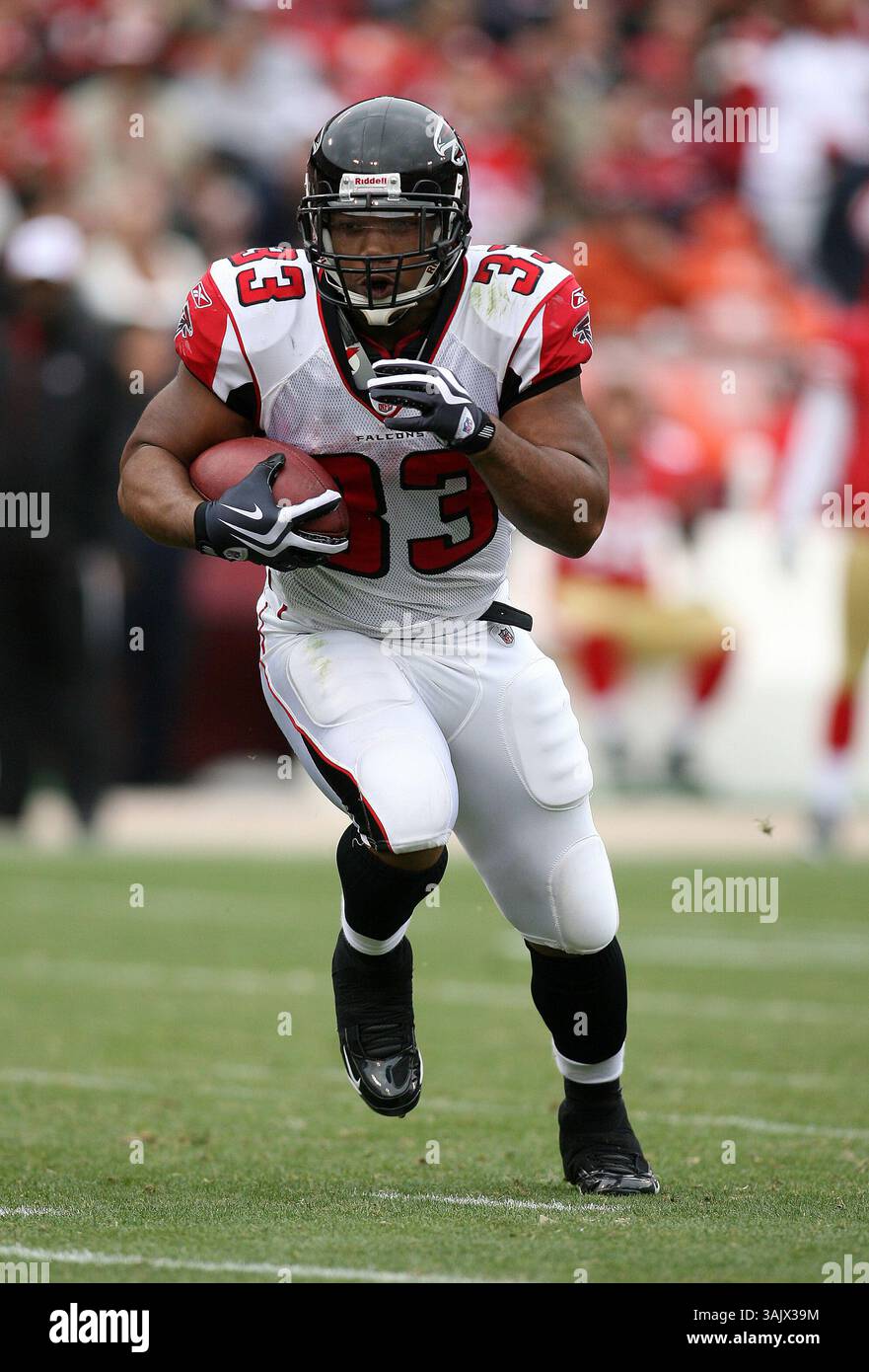 Michael Turner des Atlanta Falcons lors du match divisionnaire NFC West avec les San Francisco 49er's.. Les Falcons ont mis en déroute le 49er's 45-10 au Bill Walsh Field à San Francisco, CA, le 11 octobre 2009.(image crédit : © John Pyle/Cal Sport Media/ZUMA Press) Banque D'Images