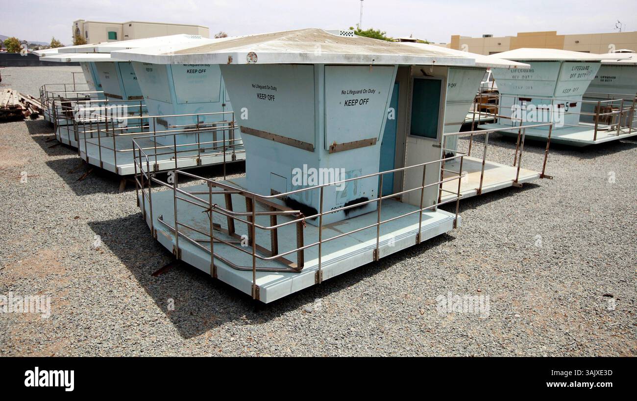 7 juin 2009 Otay Mesa California USA  tours de sauveteurs bloquées à la frontière dans une cour d'entreposage près du poste frontalier d'Otay Mesa.  Crédit obligatoire : photo de John R. McCutchen/San Diego Union-Tribune/Zuma Press. Copyright 2009 San Diego Union-Tribune (crédit image : © The San Diego Union-Tribune/ZUMA Press) Banque D'Images