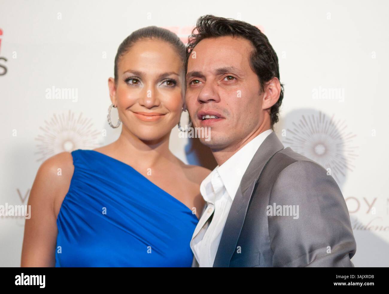 Oct 11, 2009 - Miami, Floride, États-Unis - L'actrice, chanteuse JENNIFER LOPEZ alias J-LO, également productrice de disques, danseuse, créatrice de mode et productrice de télévision, avec le chanteur américain et latin Grammy, auteur-compositeur, l'acteur MARC ANTHONY à l'ESPN Deportes et Viceroy Miami célébration de bienvenue pour les propriétaires latino des Miami Dolphins à l'hôtel Viceroy à Miami. (Crédit image : © Mitchell Zachs/ZUMA Press) Banque D'Images