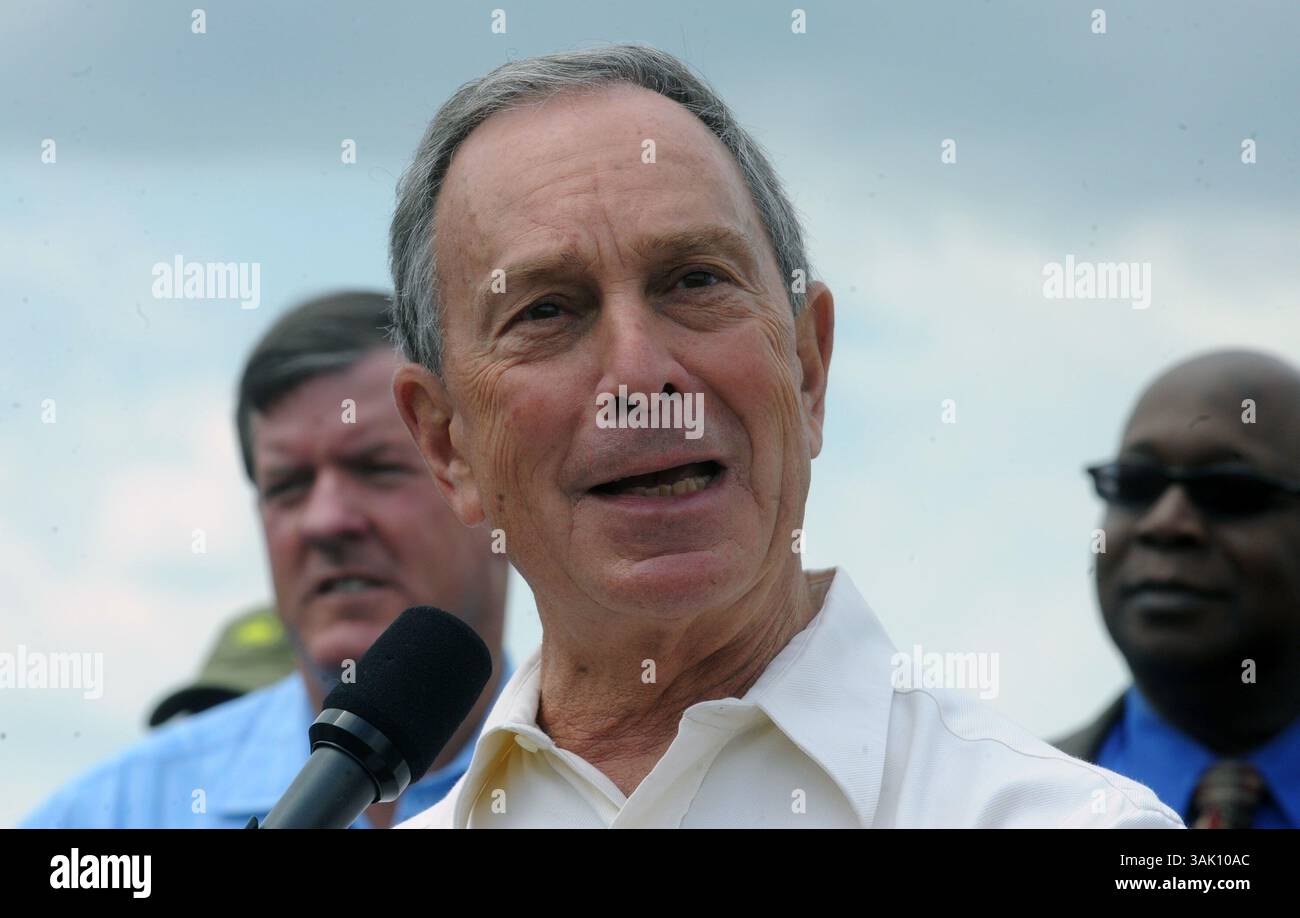 30 mai 2009 - Manhattan, New York, États-Unis - le maire MICHAEL BLOOMBERG s'exprimera lors de l'événement. Le maire Michael Bloomberg et le gouverneur David Paterson sont sur place pour l'ouverture du West Harlem Piers Park près de la 125th Street sur le West Side de Manhattan. (Crédit image : © Bryan Smith/ZUMA Press) RESTRICTIONS : * droits de SORTIE DES journaux de New York * Banque D'Images