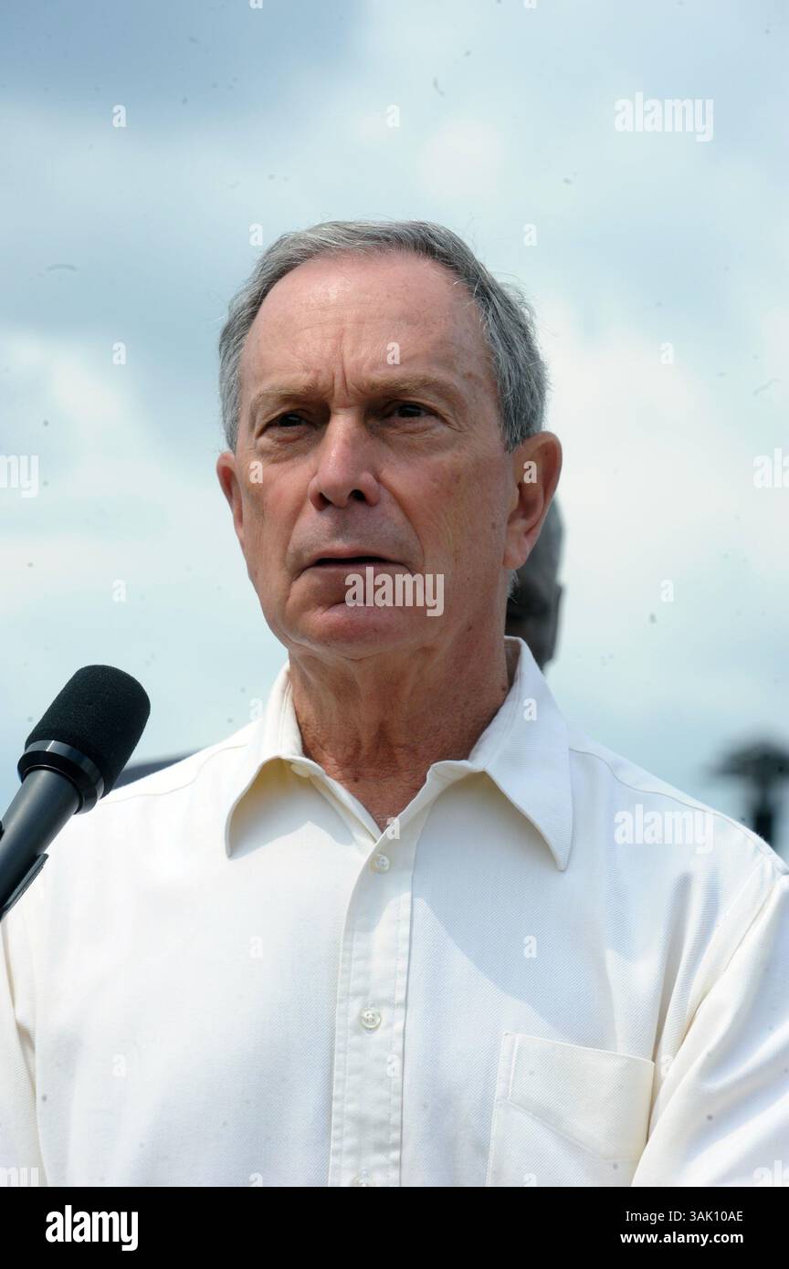 30 mai 2009 - Manhattan, New York, États-Unis - le maire MICHAEL BLOOMBERG s'exprimera lors de l'événement. Le maire Michael Bloomberg et le gouverneur David Paterson sont sur place pour l'ouverture du West Harlem Piers Park près de la 125th Street sur le West Side de Manhattan. (Crédit image : © Bryan Smith/ZUMA Press) RESTRICTIONS : * droits de SORTIE DES journaux de New York * Banque D'Images
